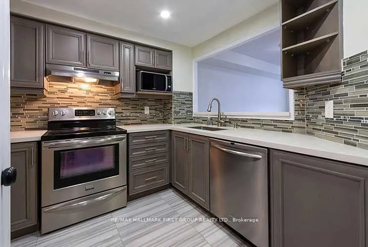 Photo 3 of Unit 1012, 711 Rossland Road E, Whitby, Pringle Creek — HOMEH
