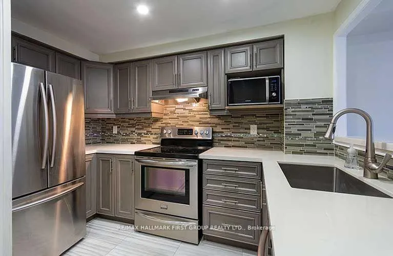 Photo 5 of Unit 1012, 711 Rossland Road E, Whitby, Pringle Creek — HOMEH