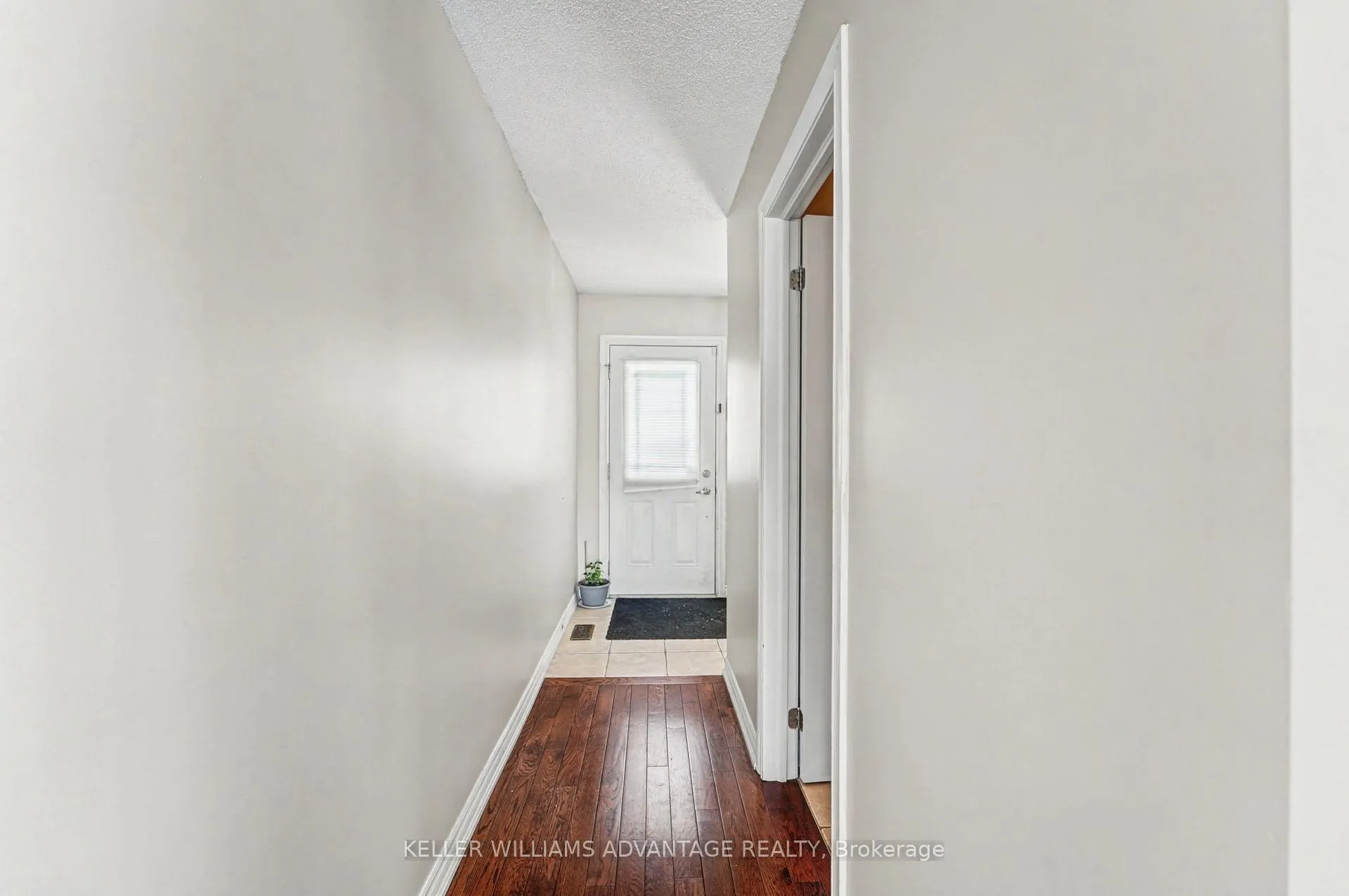 Photo 5 of Unit 25, 25 Southwoods Crescent, Barrie, Holly — HOMEH