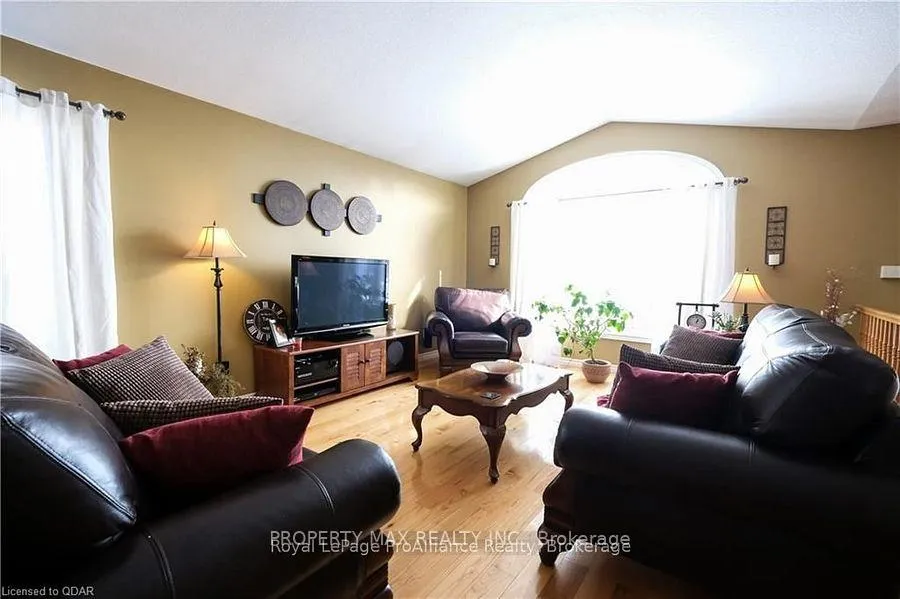 Photo 5 of 12 Christopher Court, Belleville, Belleville Ward — HOMEH