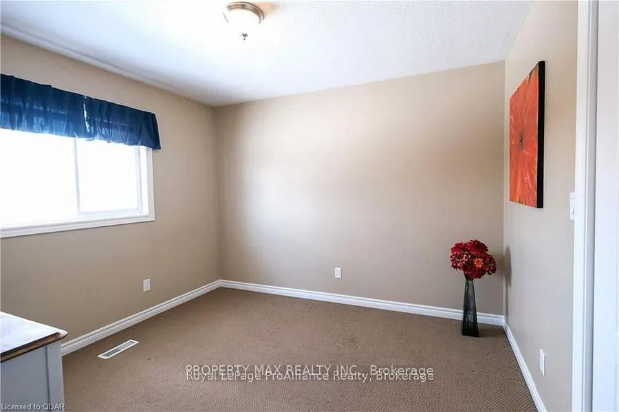 Photo 11 of 12 Christopher Court, Belleville, Belleville Ward — HOMEH