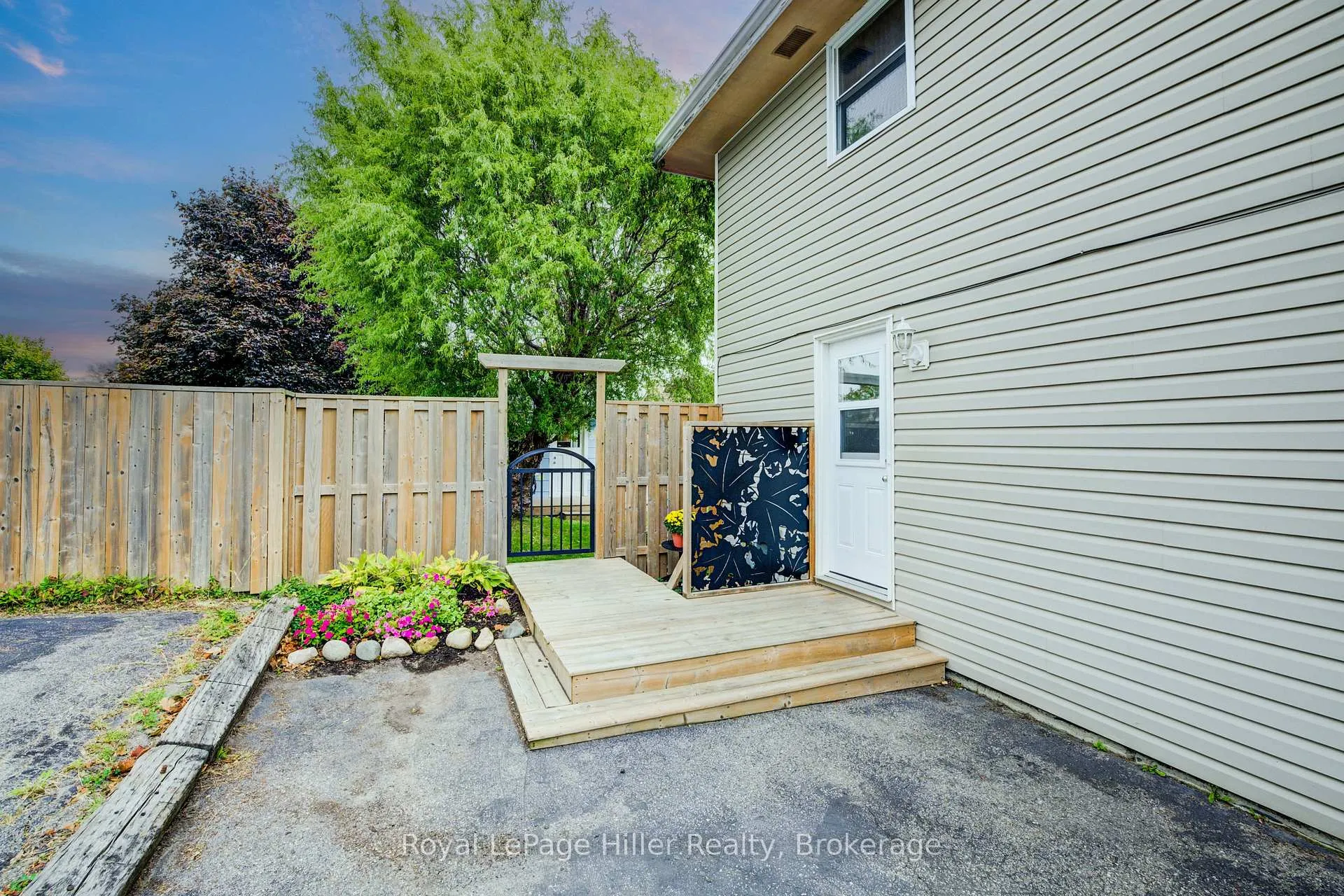Photo 4 of 56 Crehan Crescent, Stratford — HOMEH