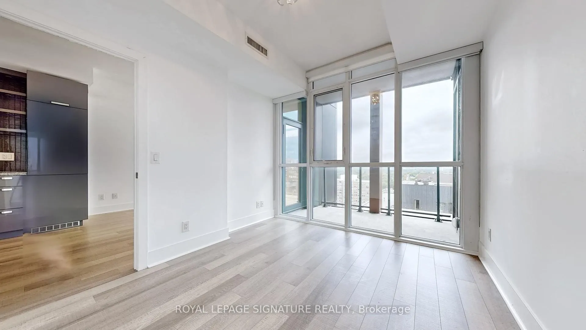 Photo 8 of Unit 1705, 32 Davenport Road, Toronto, The Annex — HOMEH