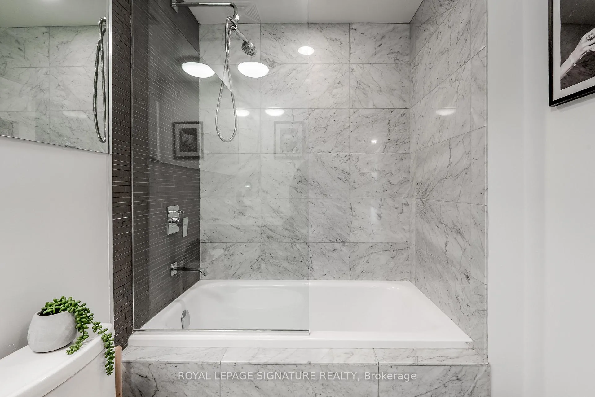 Photo 16 of Unit 1705, 32 Davenport Road, Toronto, The Annex — HOMEH