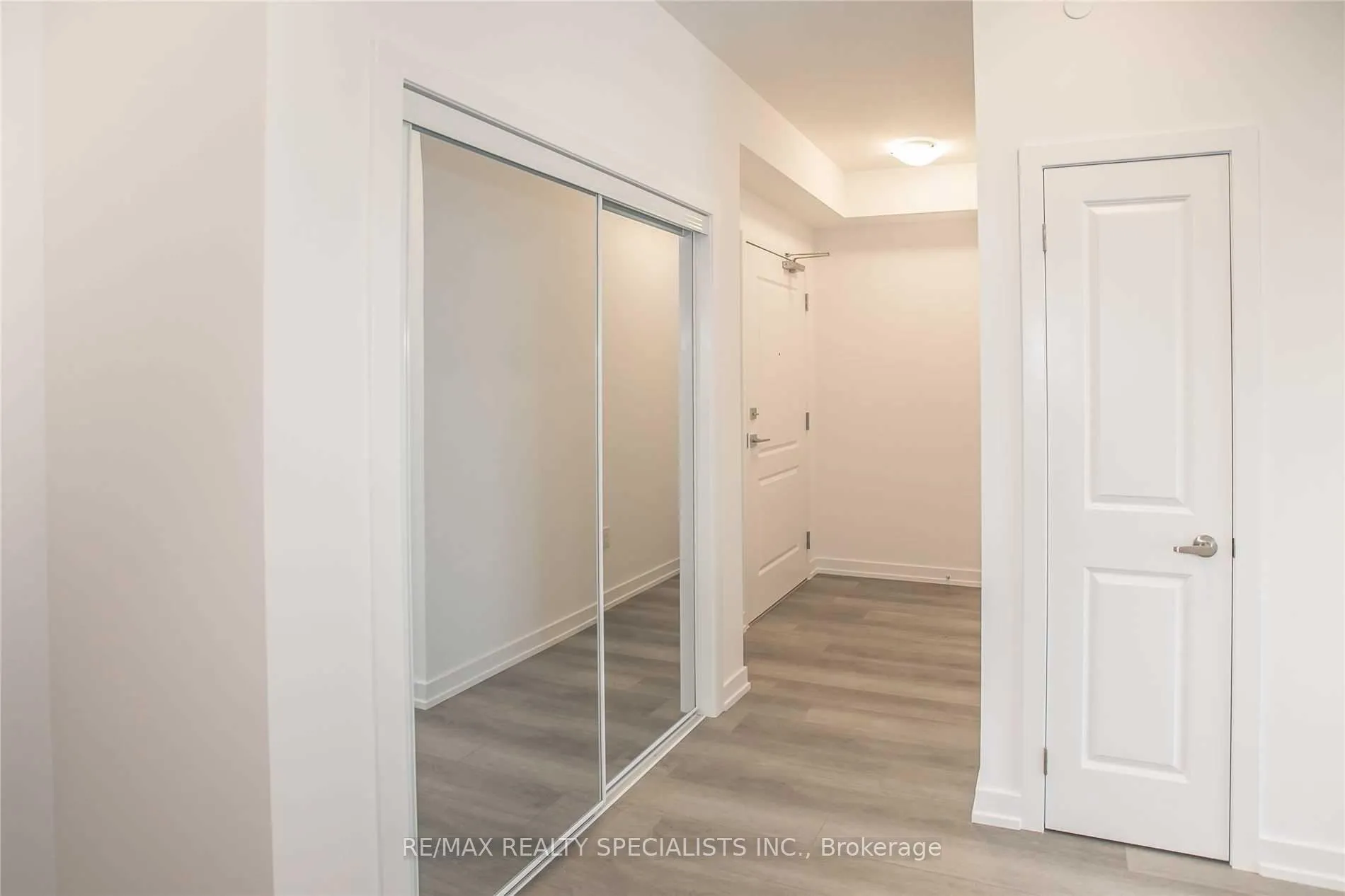 Photo 8 of Unit 913, 450 Dundas Street E, Hamilton, Waterdown — HOMEH