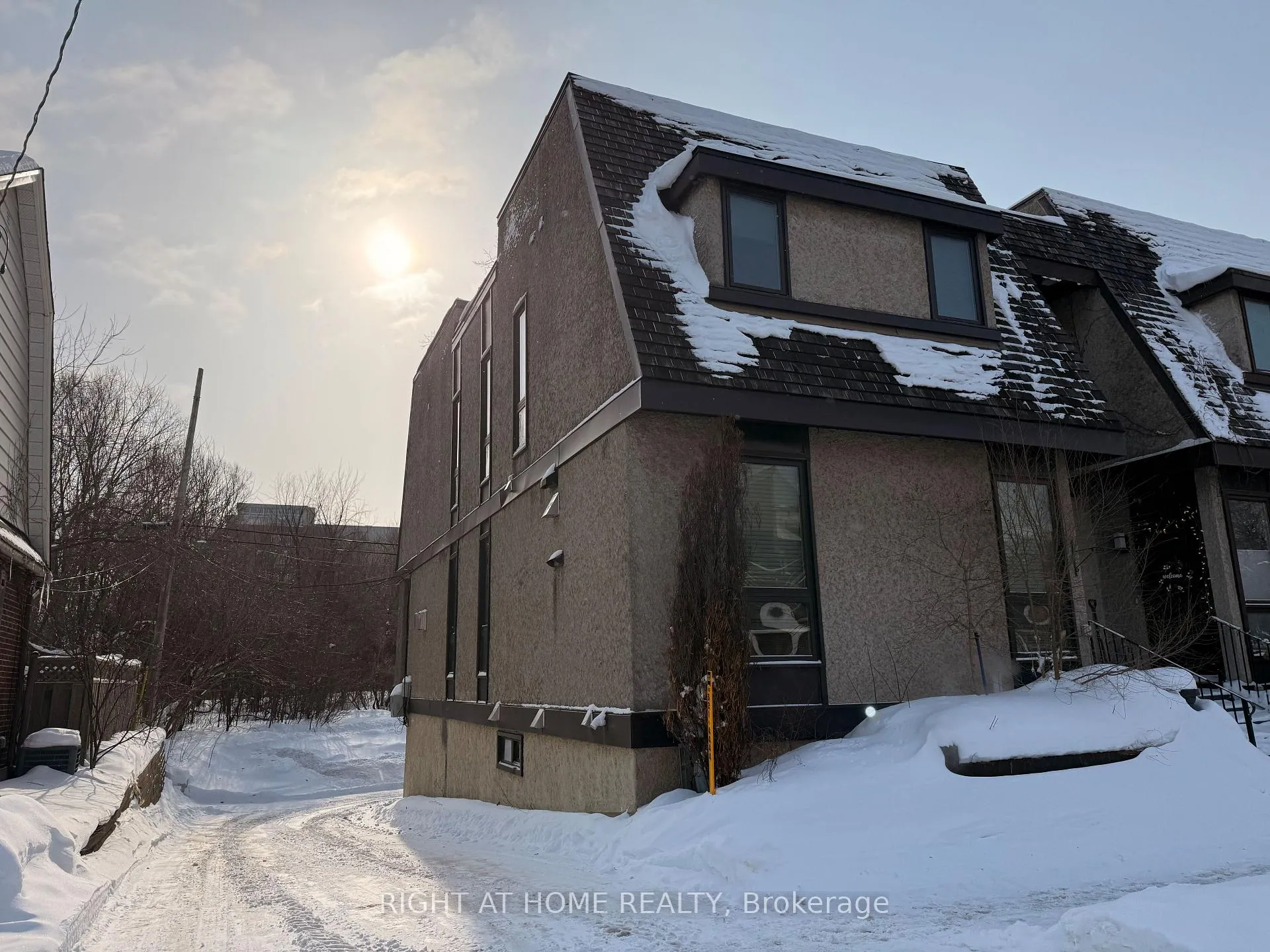 Photo 2 of 221 Crichton Street, Ottawa, Lindenlea — HOMEH