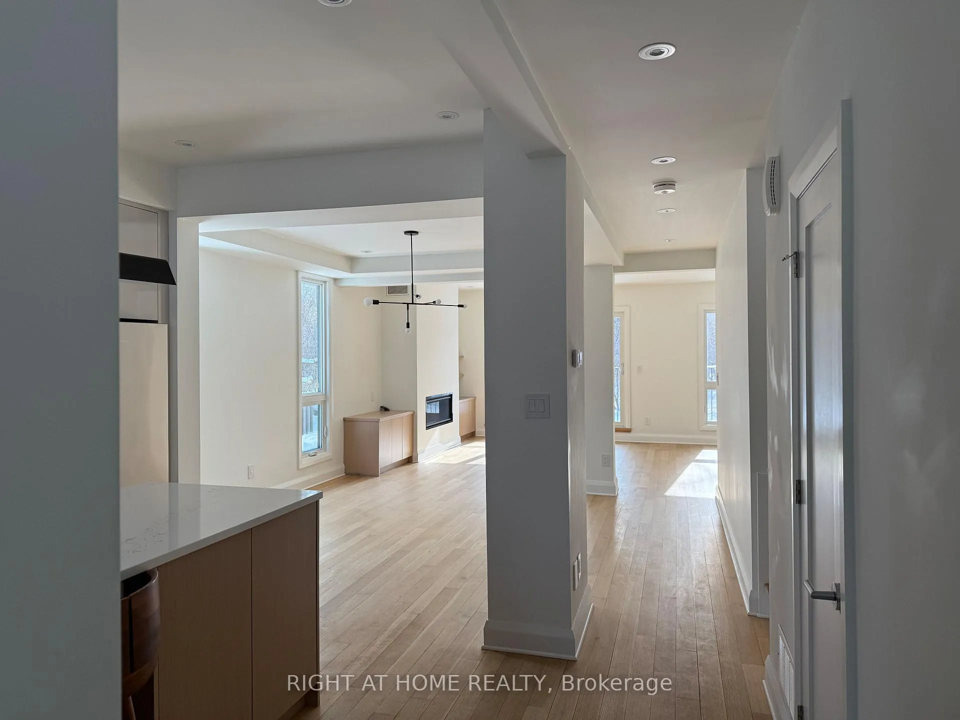 Photo 3 of 221 Crichton Street, Ottawa, Lindenlea — HOMEH