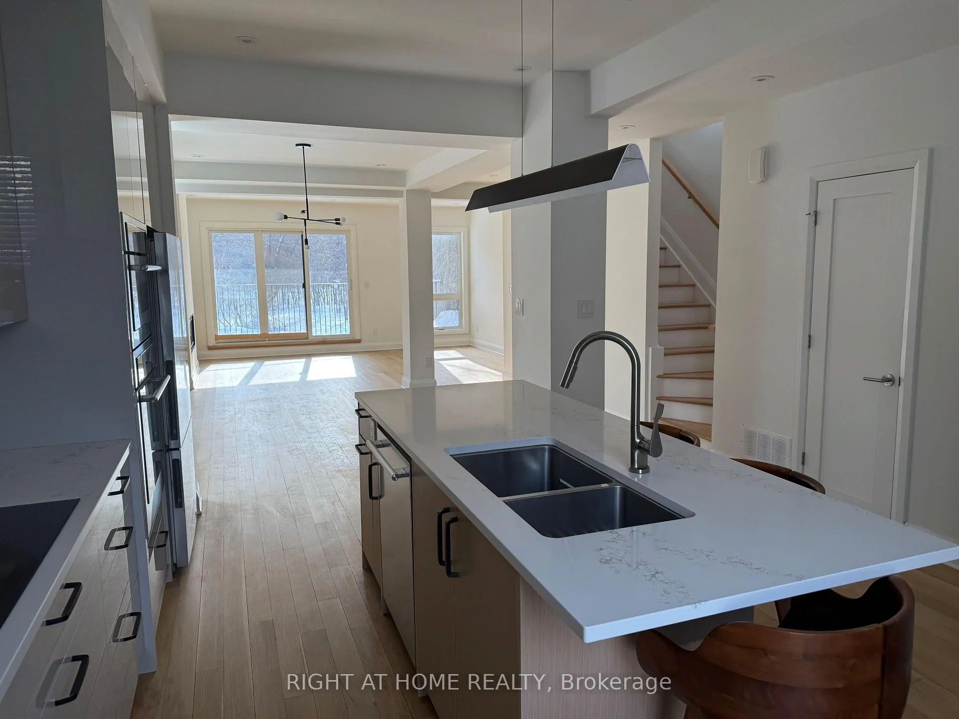 Photo 4 of 221 Crichton Street, Ottawa, Lindenlea — HOMEH
