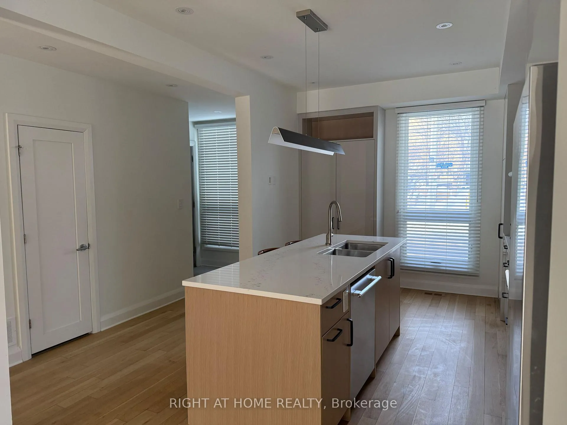 Photo 6 of 221 Crichton Street, Ottawa, Lindenlea — HOMEH