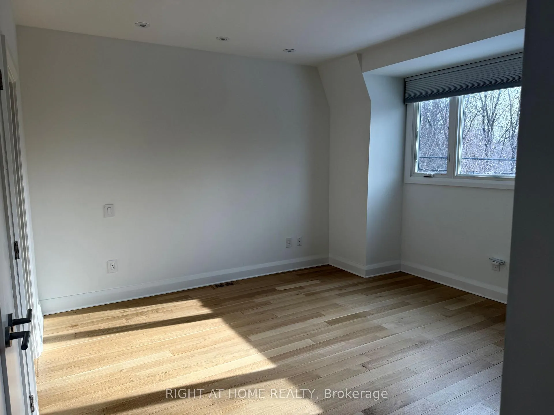 Photo 12 of 221 Crichton Street, Ottawa, Lindenlea — HOMEH