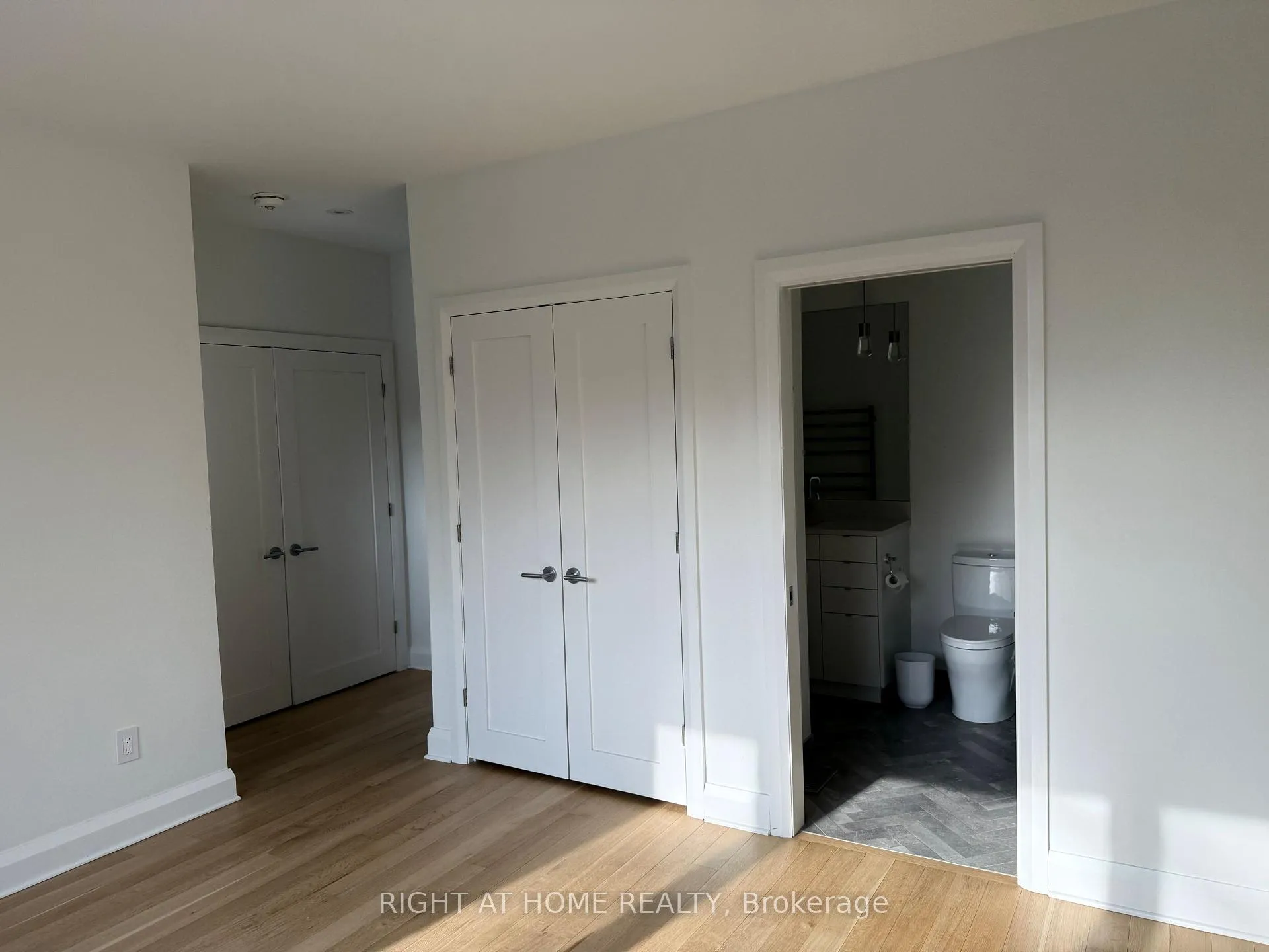 Photo 13 of 221 Crichton Street, Ottawa, Lindenlea — HOMEH