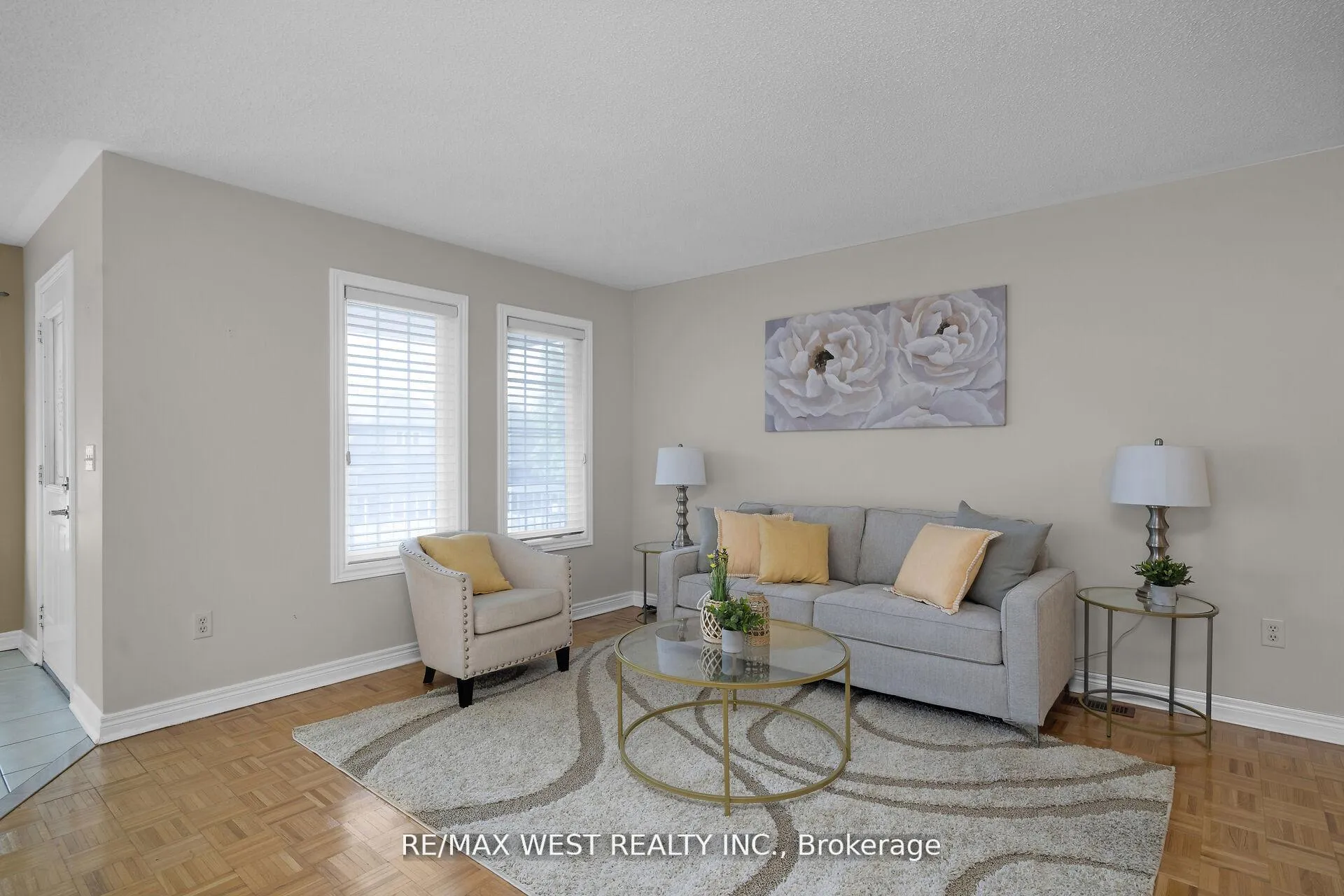 Photo 4 of 362 Avro Road, Vaughan, Maple — HOMEH