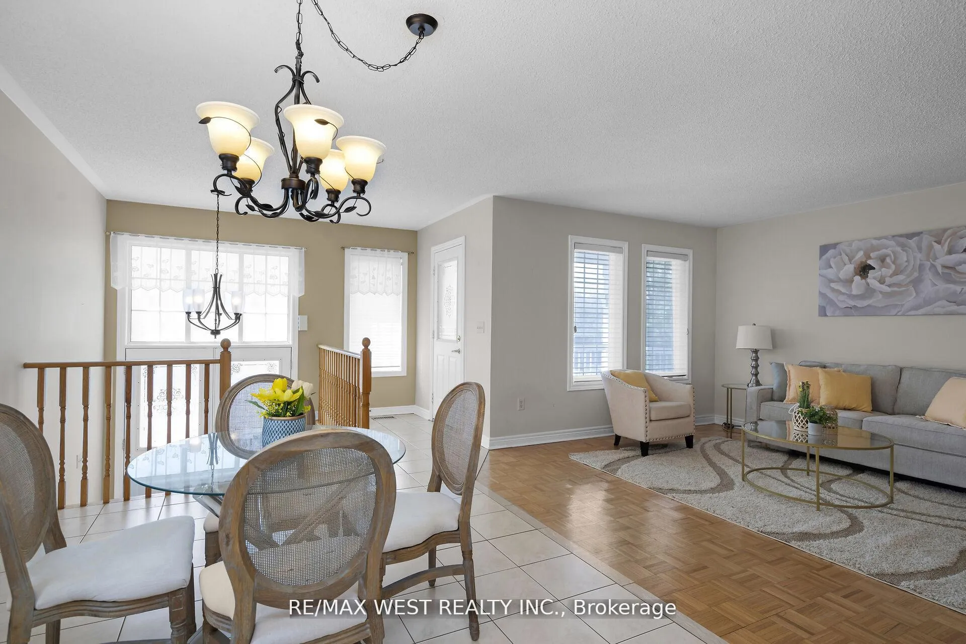 Photo 7 of 362 Avro Road, Vaughan, Maple — HOMEH