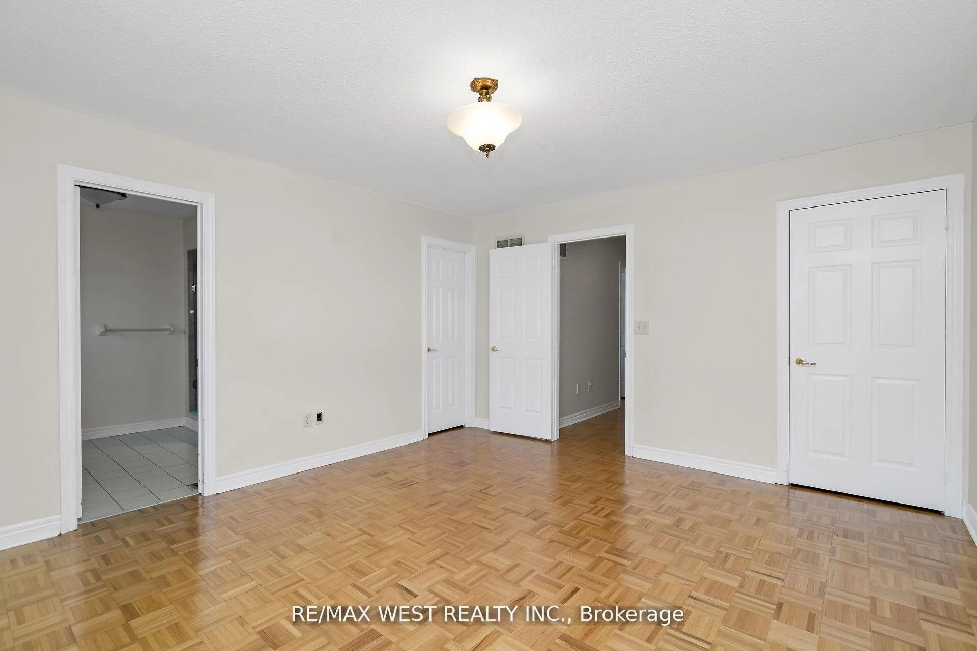 Photo 8 of 362 Avro Road, Vaughan, Maple — HOMEH