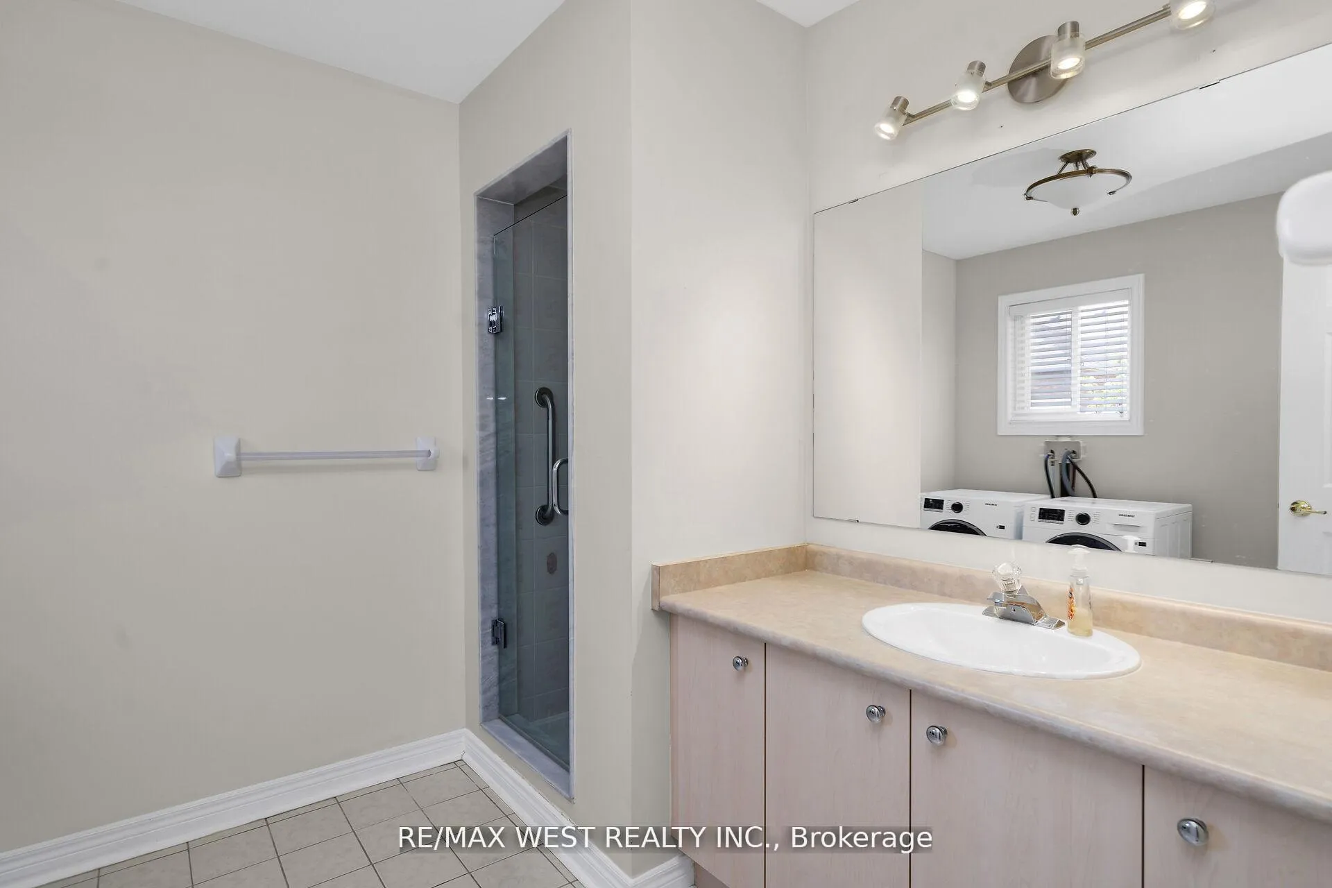Photo 9 of 362 Avro Road, Vaughan, Maple — HOMEH