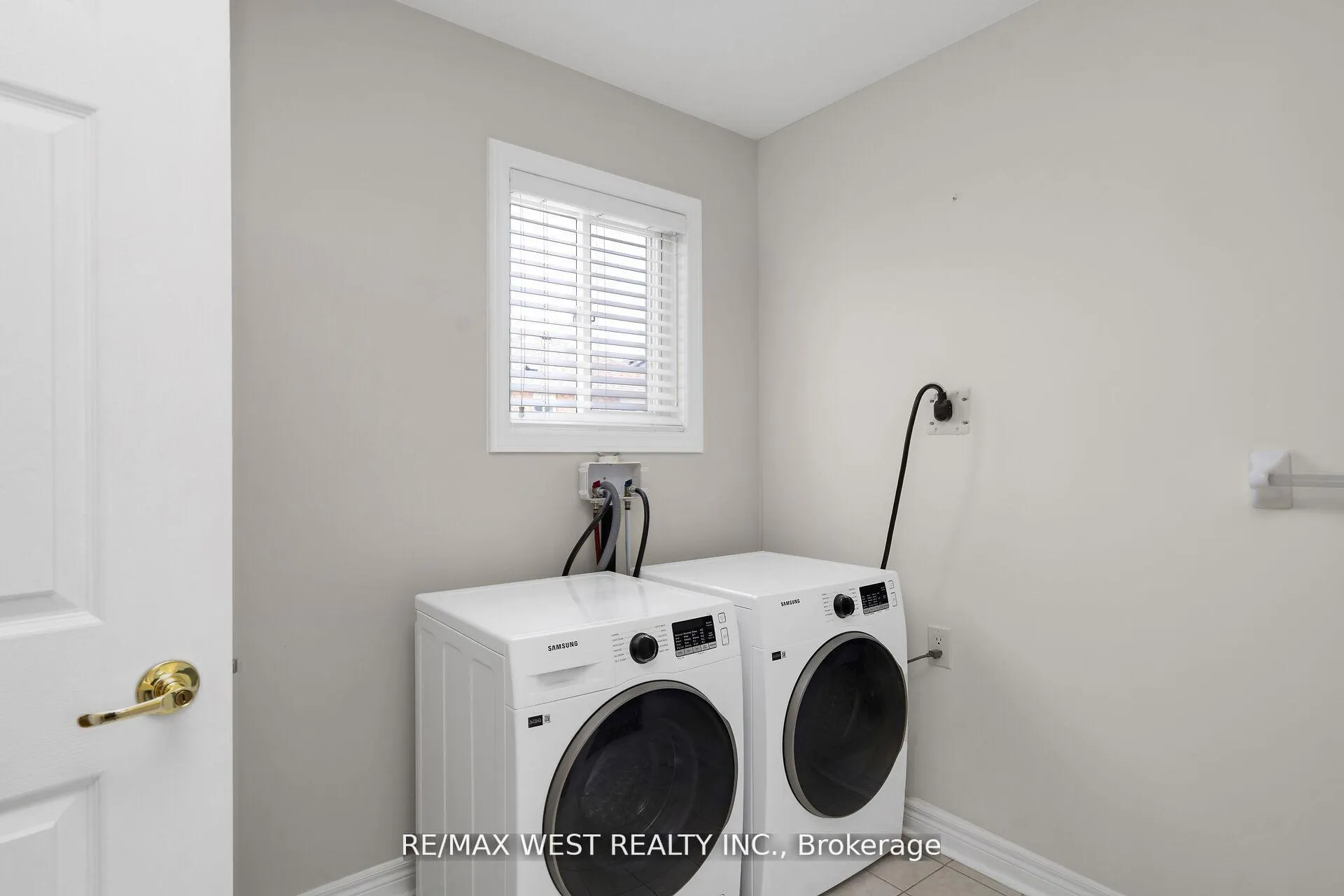 Photo 10 of 362 Avro Road, Vaughan, Maple — HOMEH