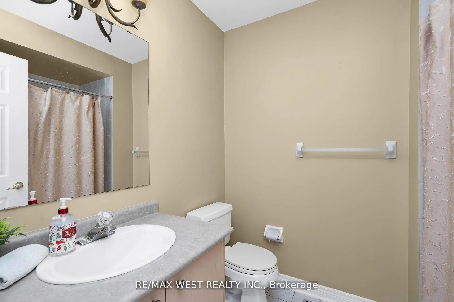 Photo 12 of 362 Avro Road, Vaughan, Maple — HOMEH