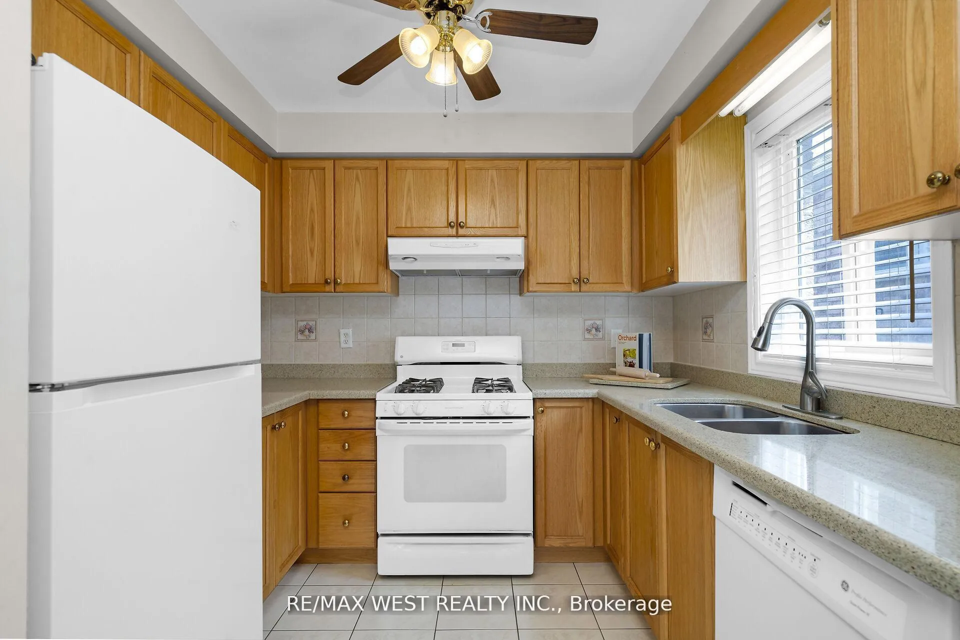 Photo 16 of 362 Avro Road, Vaughan, Maple — HOMEH