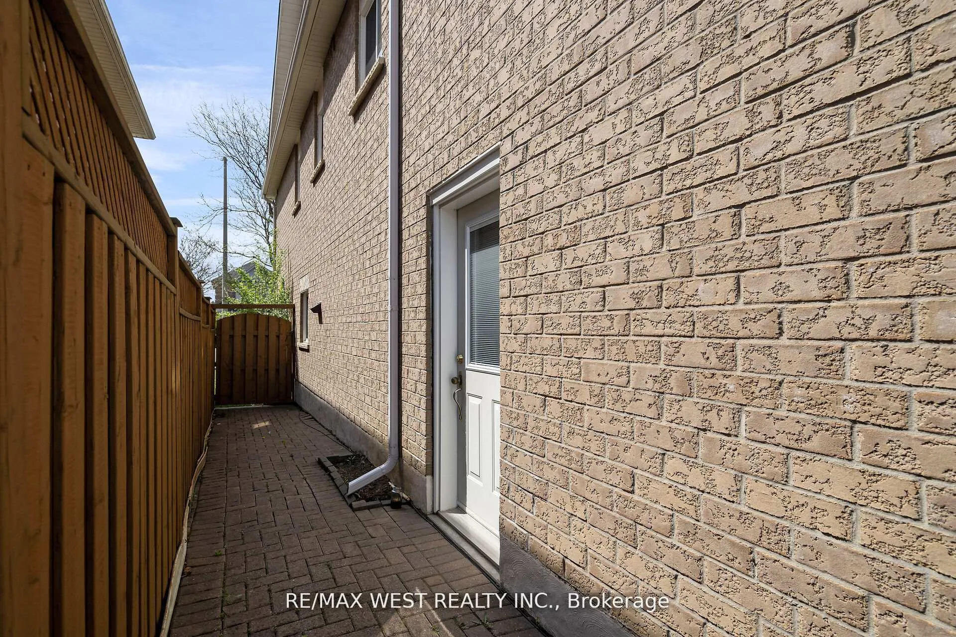 Photo 22 of 362 Avro Road, Vaughan, Maple — HOMEH