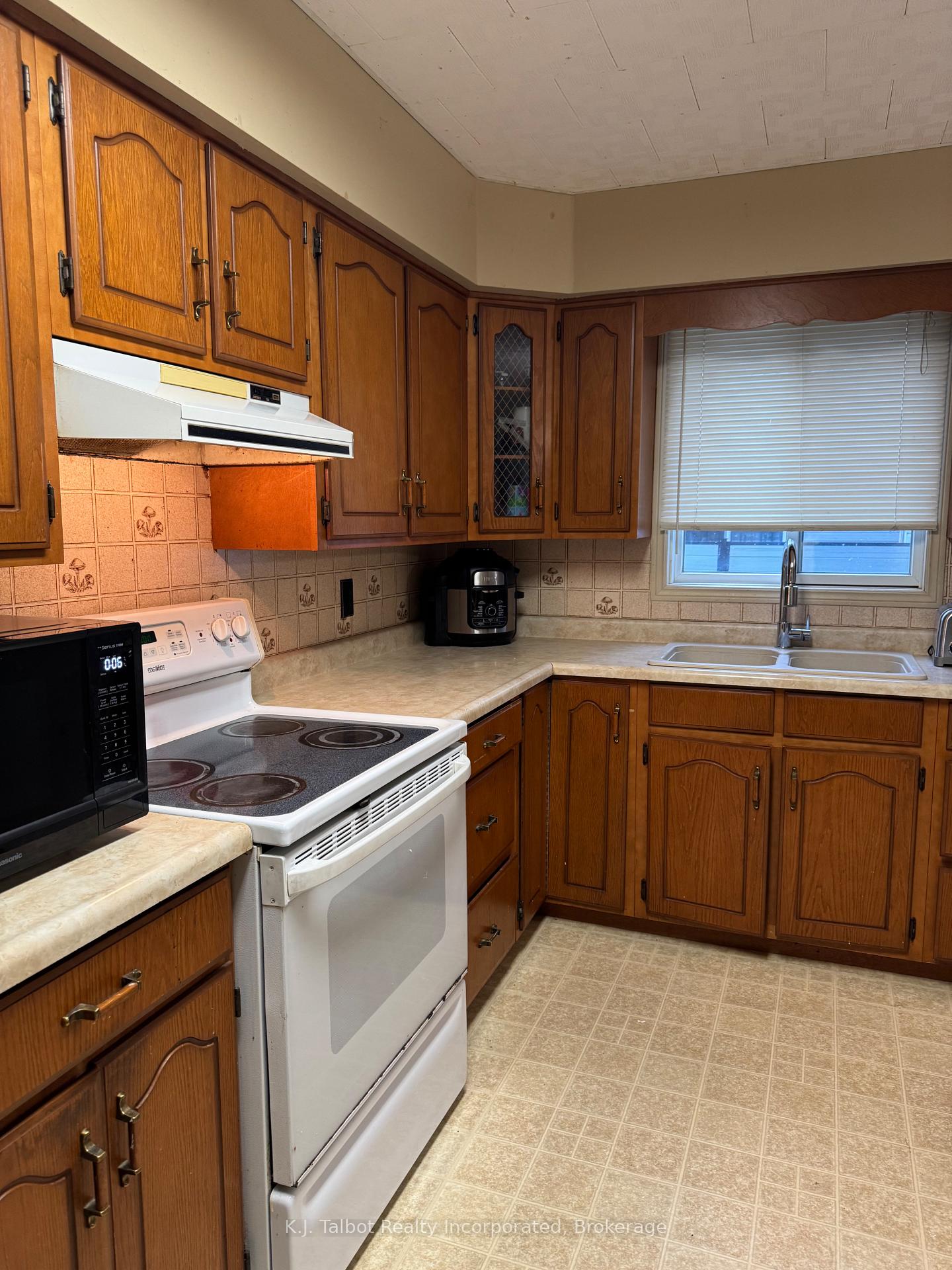 Photo 10 of 78 Dunedin Drive, Huron East, Brussels — HOMEH