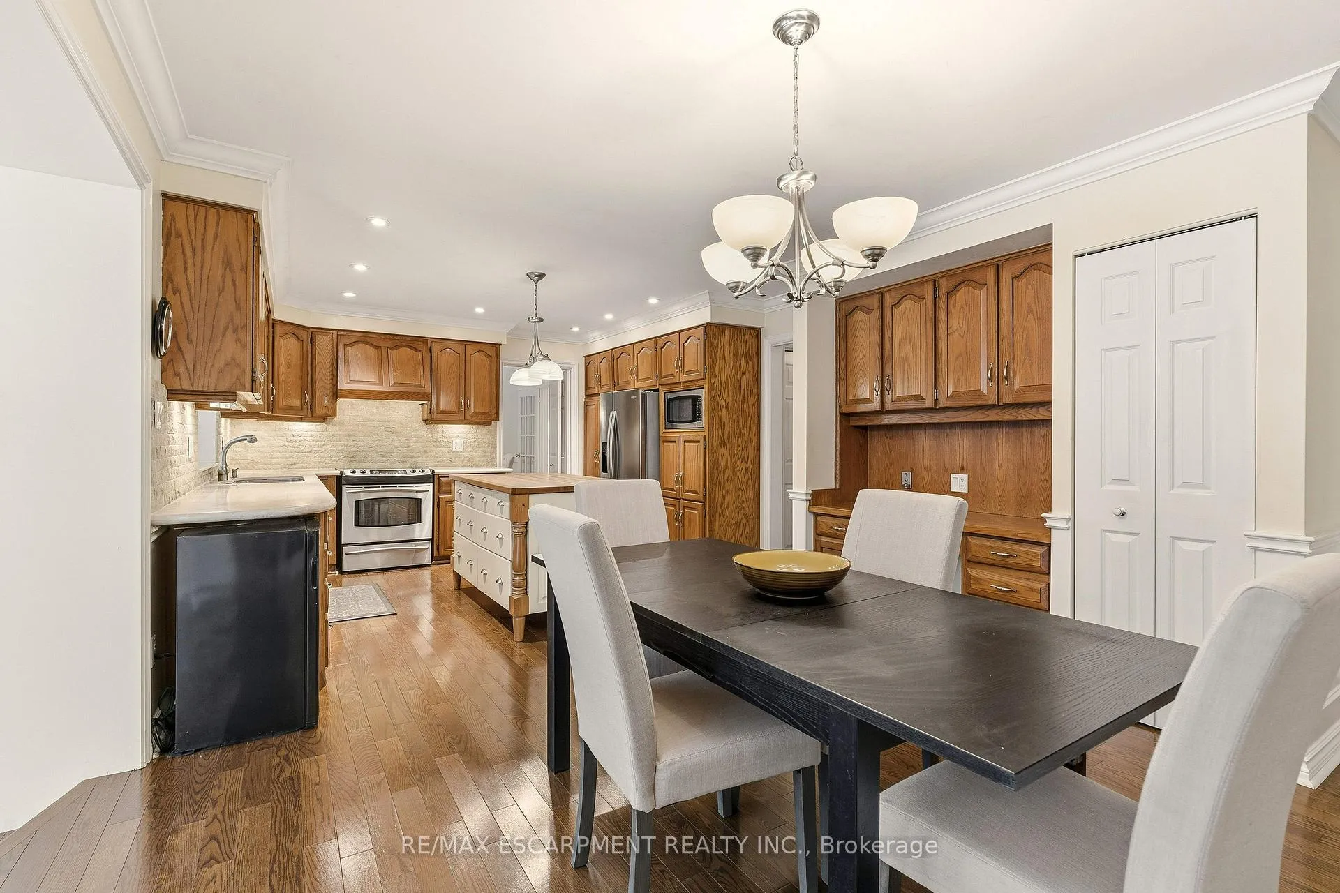 Photo 18 of 341 Shoreacres Road, Burlington, Shoreacres — HOMEH