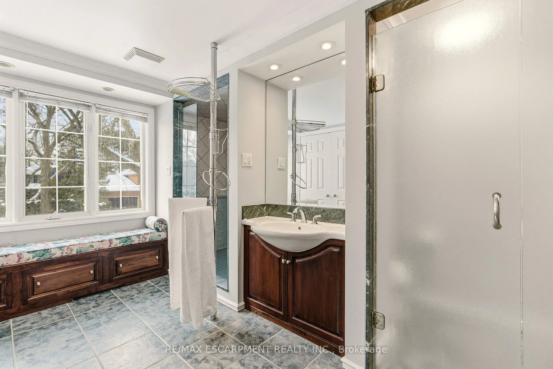 Photo 30 of 341 Shoreacres Road, Burlington, Shoreacres — HOMEH