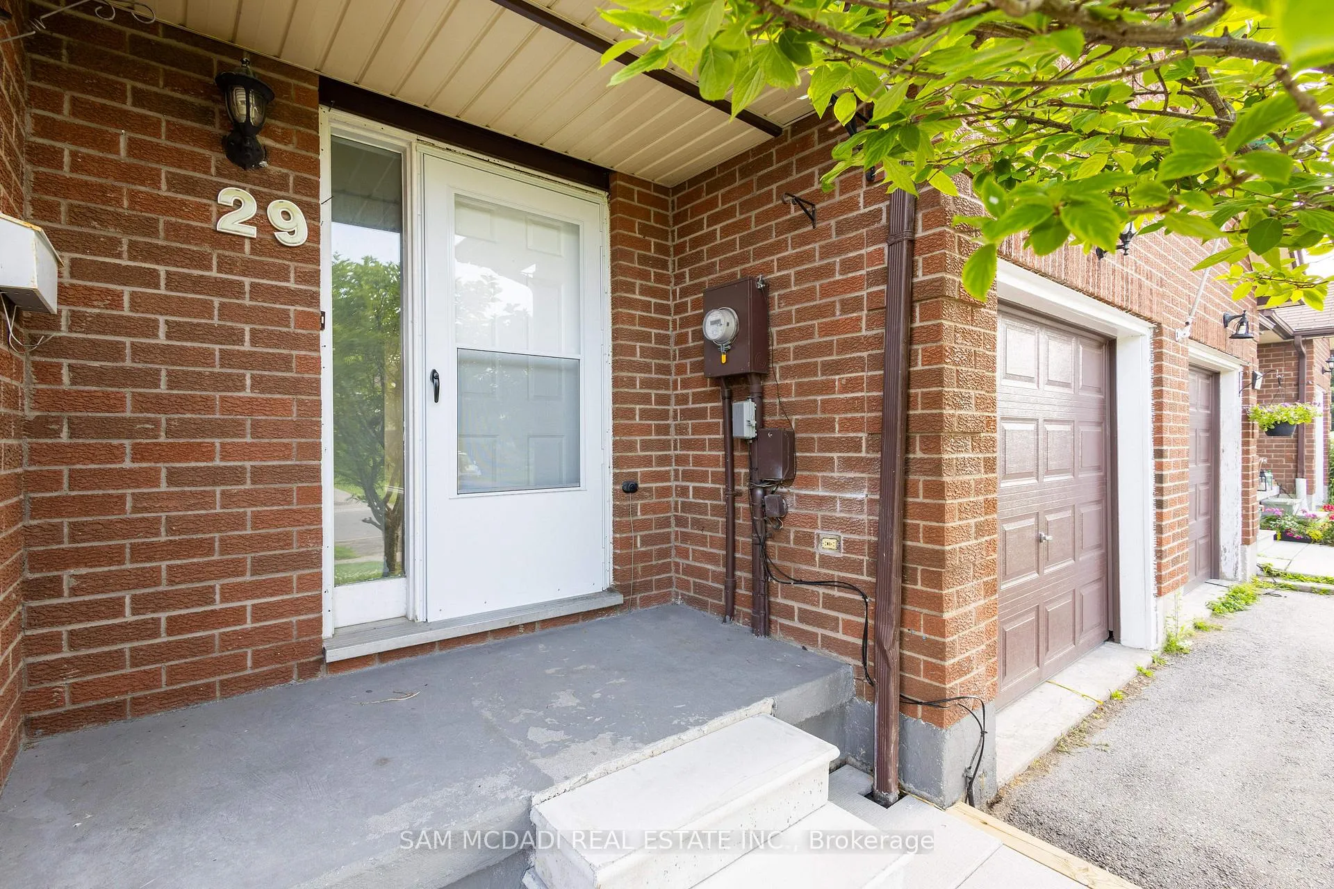 Photo 2 of 29 Birchfield Drive, Clarington, Courtice — HOMEH
