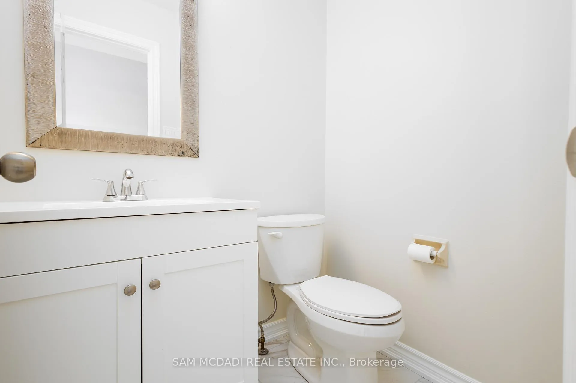Photo 4 of 29 Birchfield Drive, Clarington, Courtice — HOMEH
