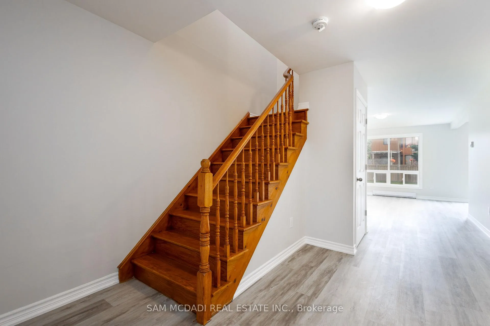 Photo 5 of 29 Birchfield Drive, Clarington, Courtice — HOMEH
