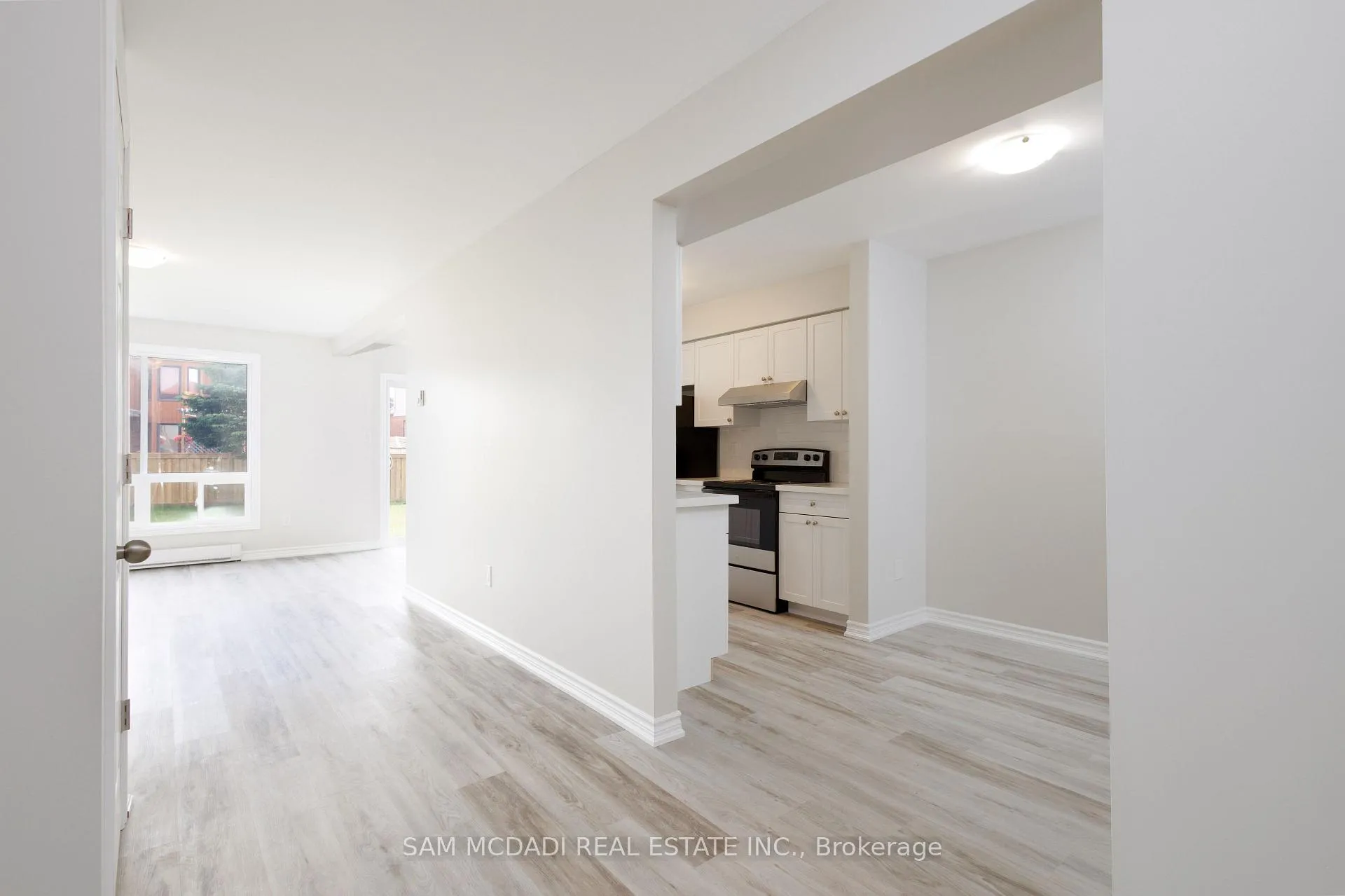 Photo 6 of 29 Birchfield Drive, Clarington, Courtice — HOMEH