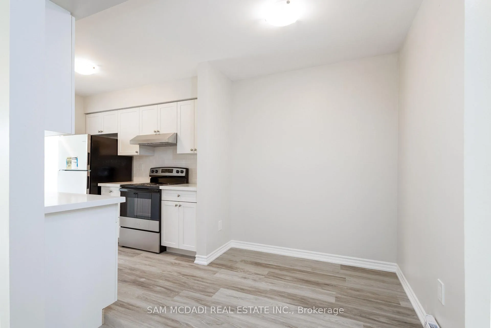 Photo 7 of 29 Birchfield Drive, Clarington, Courtice — HOMEH