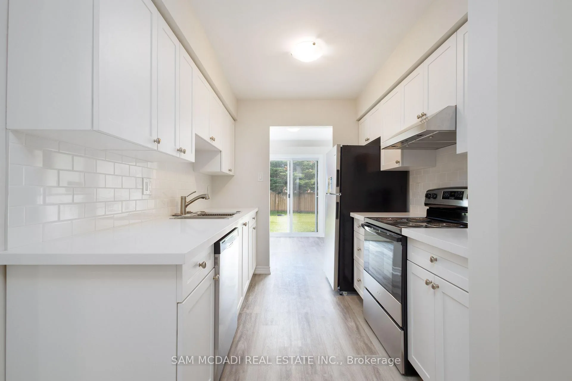 Photo 8 of 29 Birchfield Drive, Clarington, Courtice — HOMEH