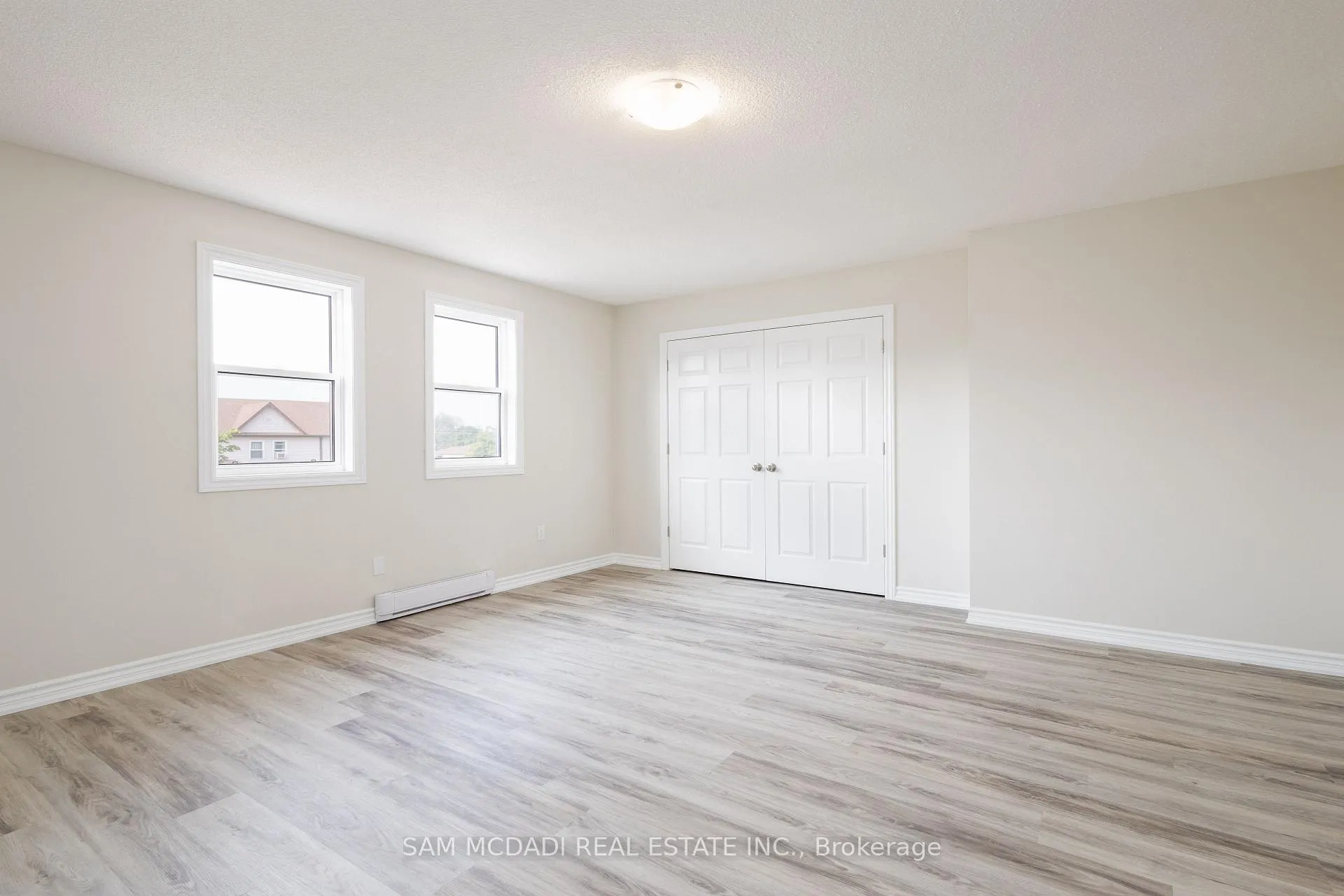 Photo 14 of 29 Birchfield Drive, Clarington, Courtice — HOMEH