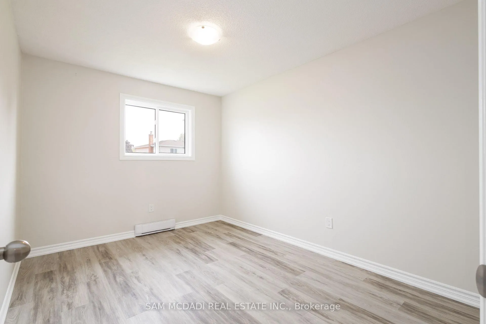 Photo 16 of 29 Birchfield Drive, Clarington, Courtice — HOMEH