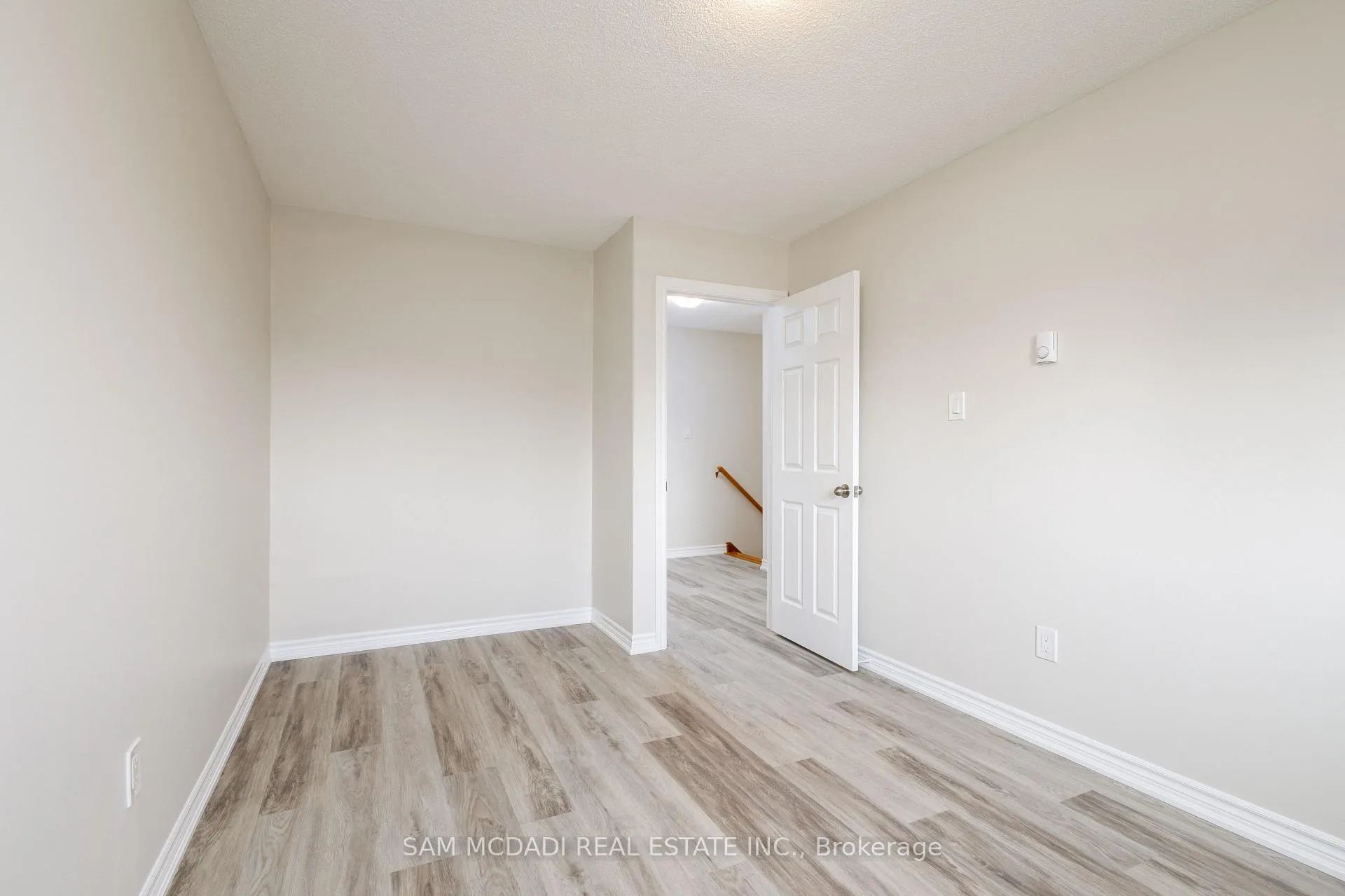 Photo 17 of 29 Birchfield Drive, Clarington, Courtice — HOMEH
