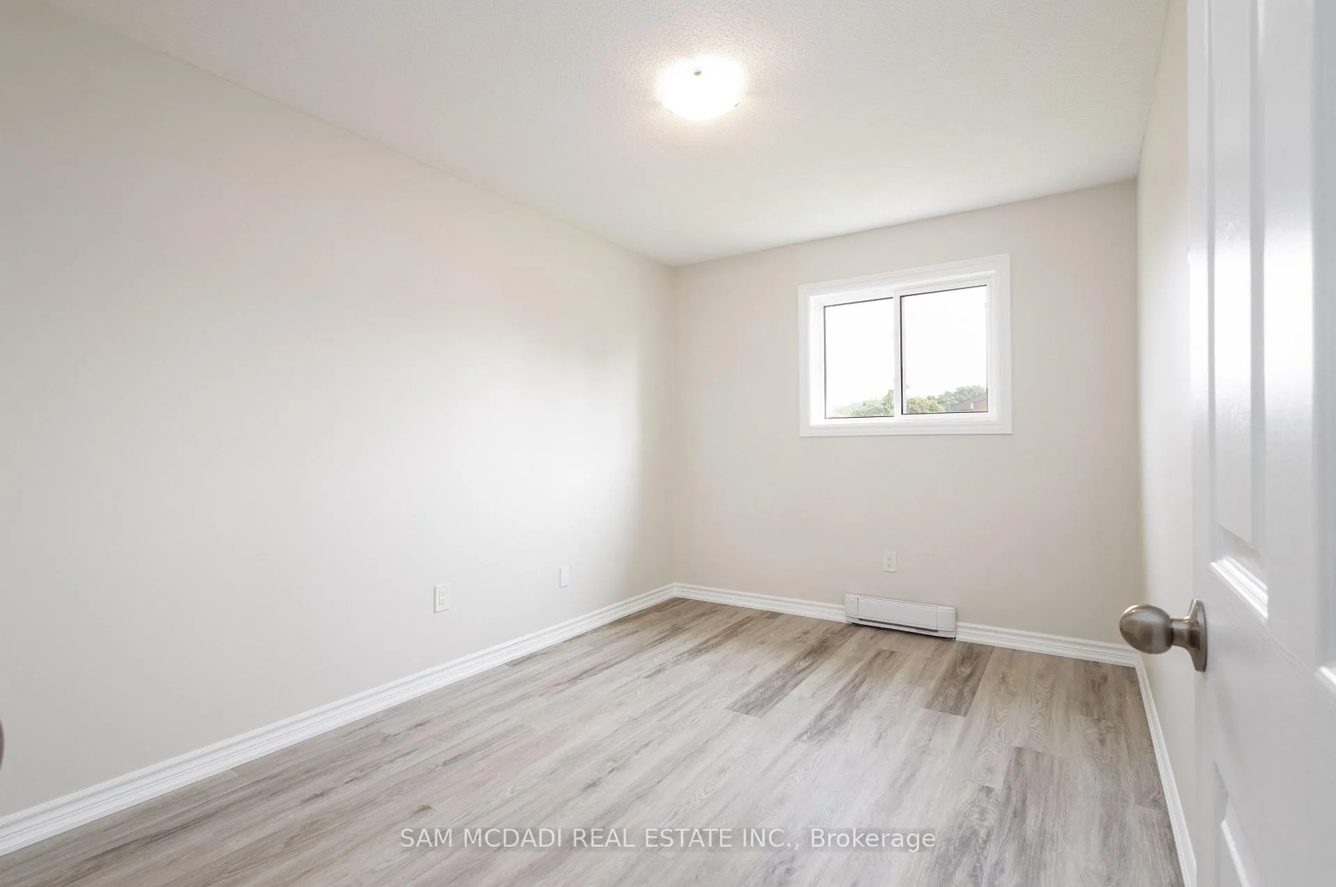Photo 18 of 29 Birchfield Drive, Clarington, Courtice — HOMEH
