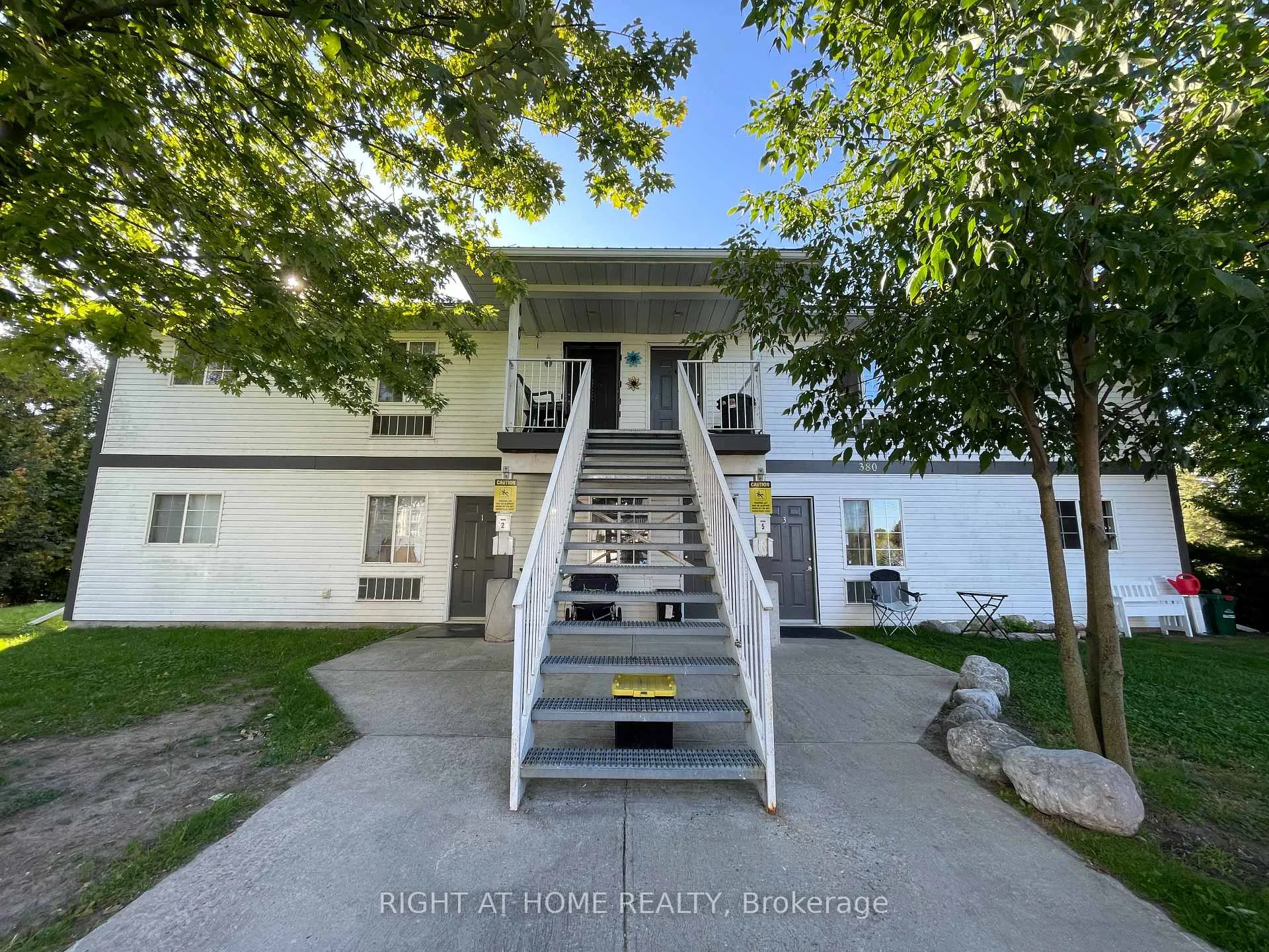 Photo 2 of 380 Bayview Parkway, Orillia — HOMEH
