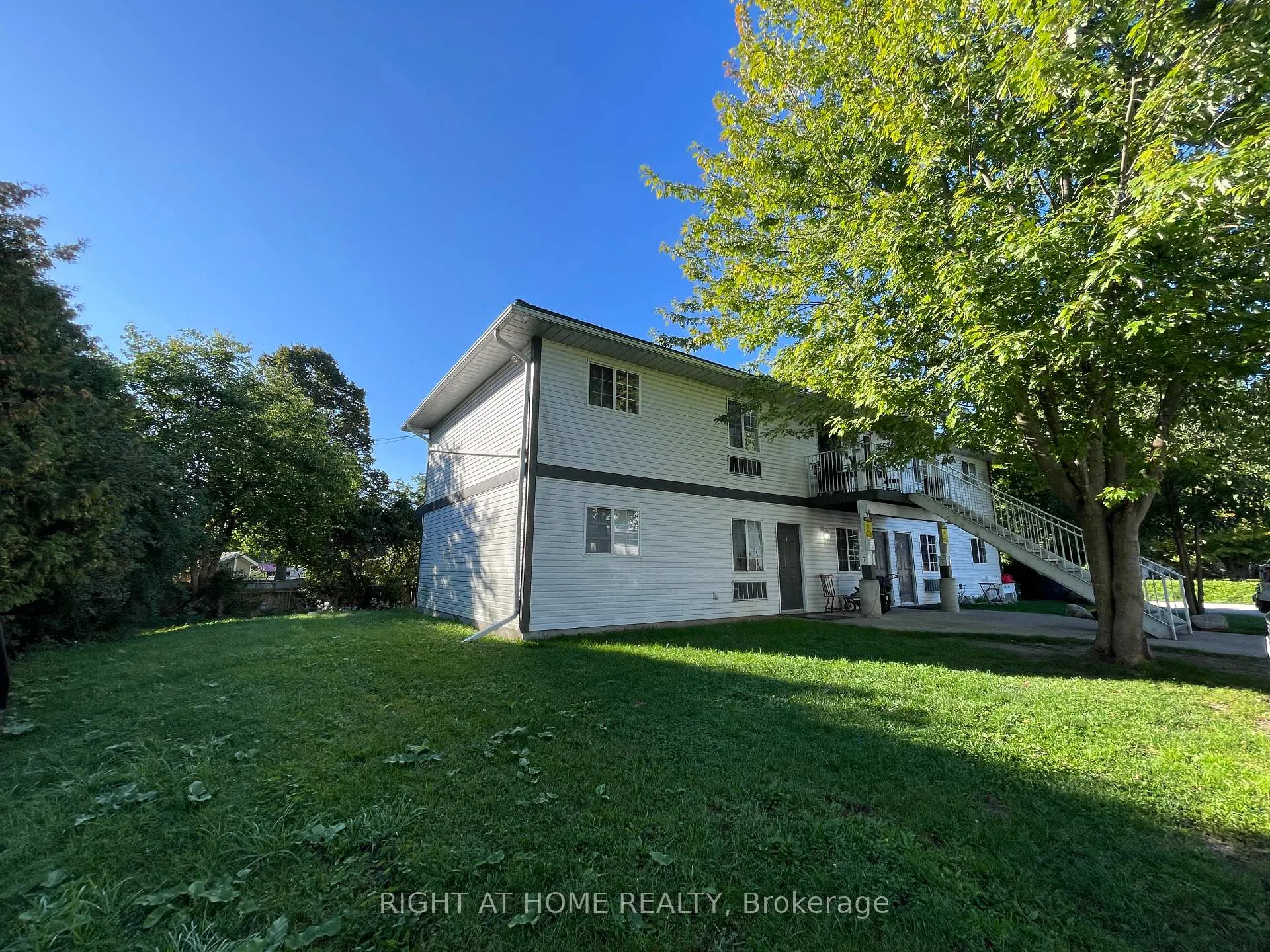 Photo 5 of 380 Bayview Parkway, Orillia — HOMEH