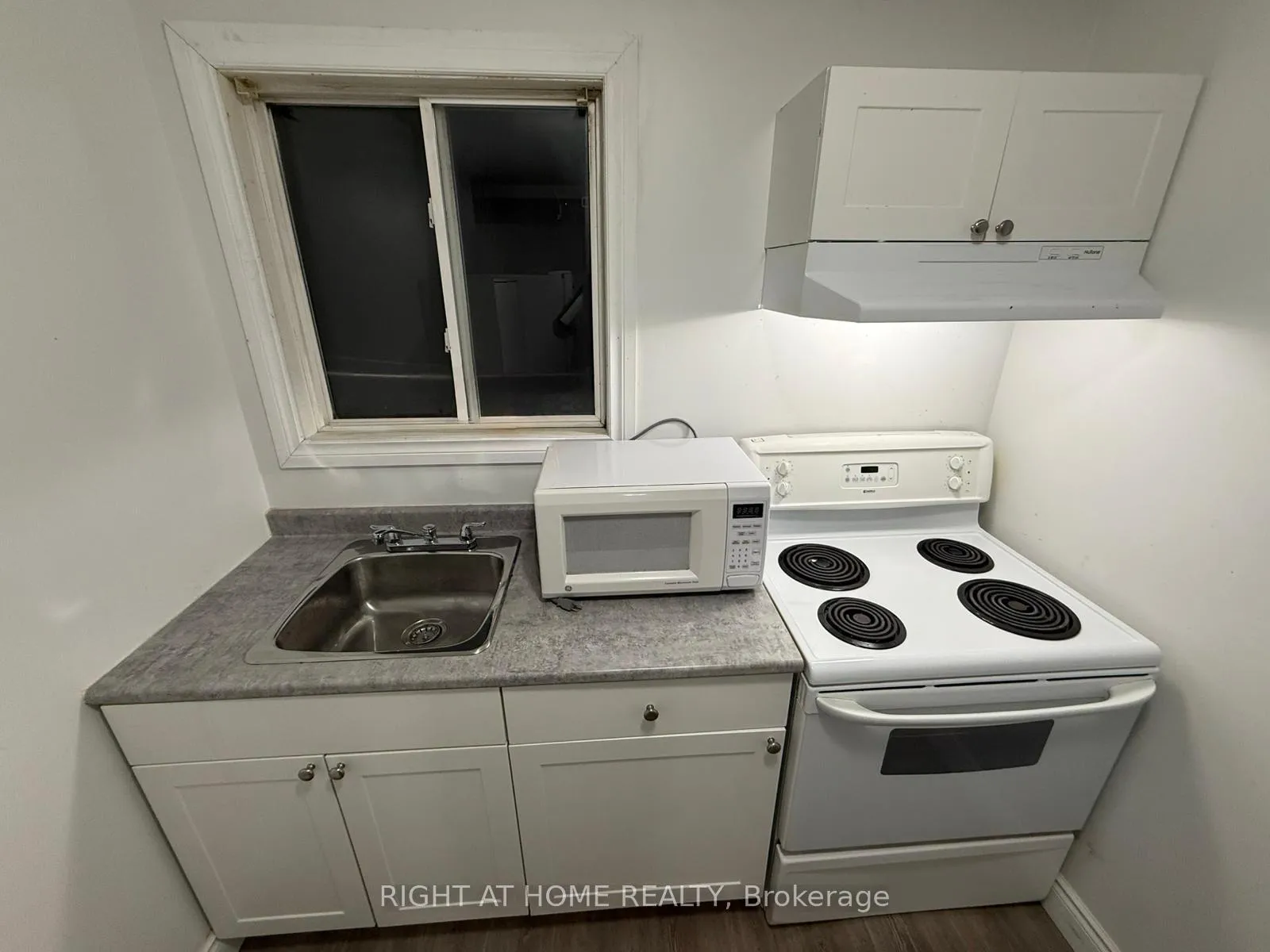 Photo 10 of 380 Bayview Parkway, Orillia — HOMEH