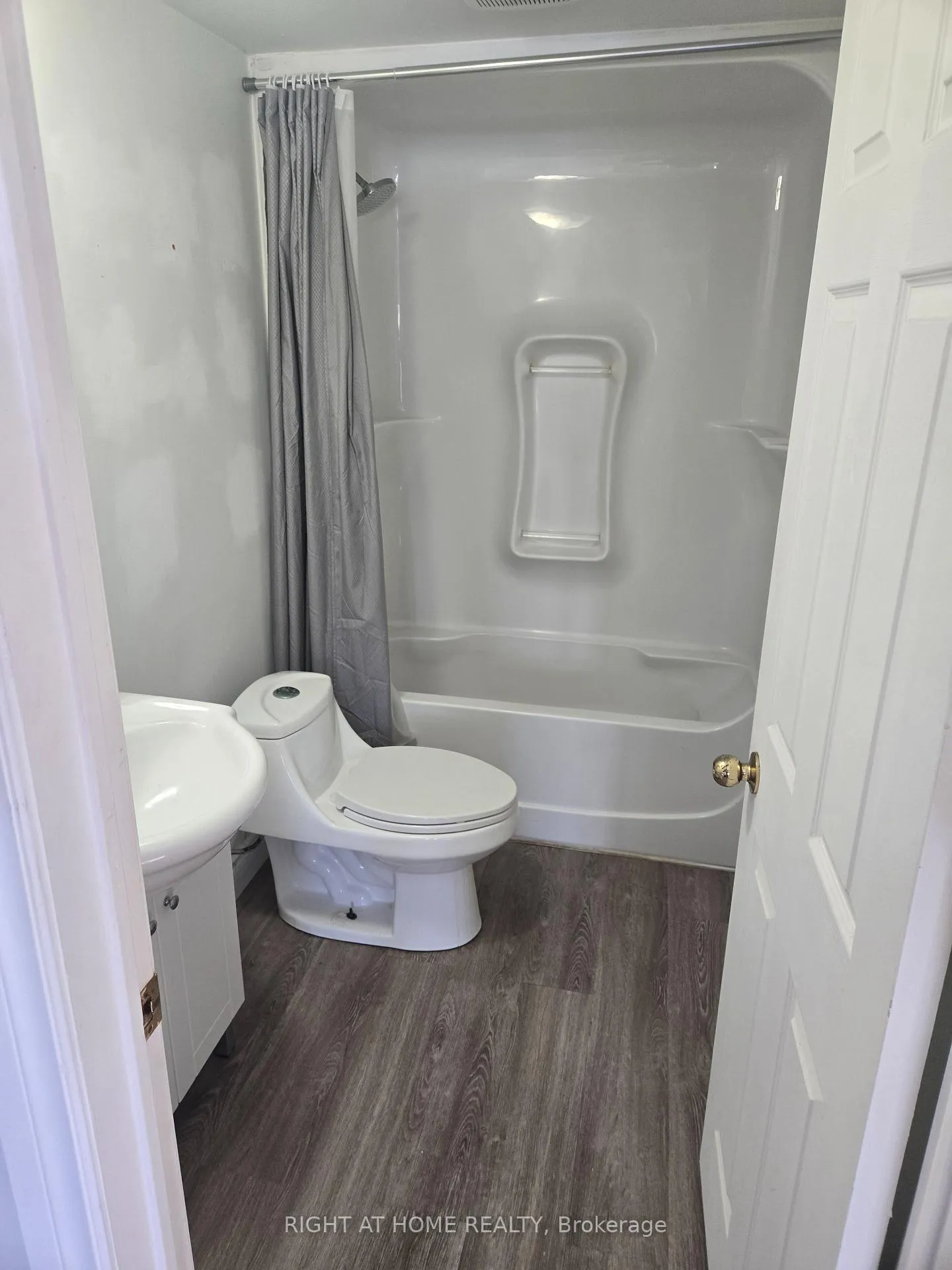 Photo 23 of 380 Bayview Parkway, Orillia — HOMEH