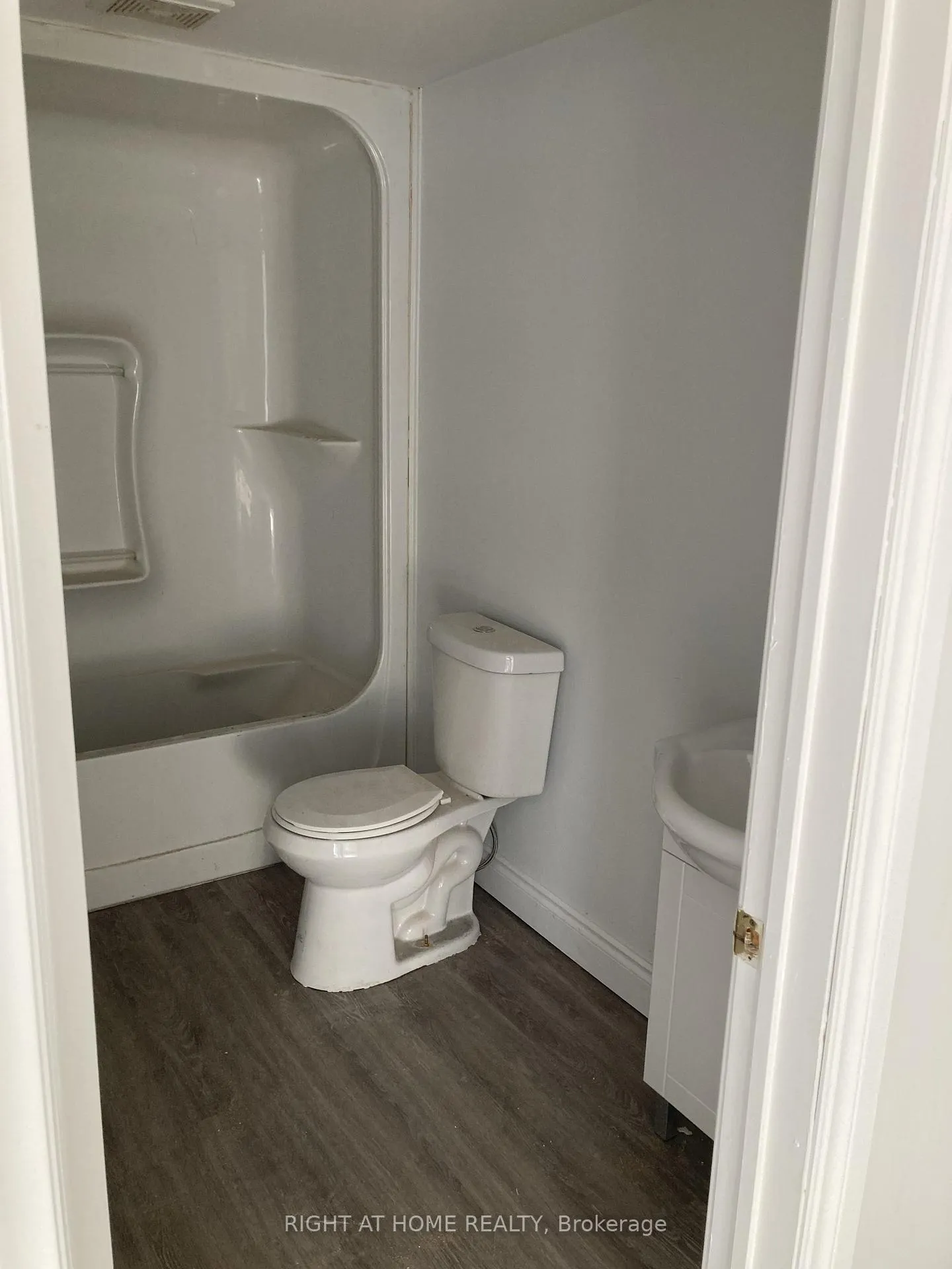 Photo 32 of 380 Bayview Parkway, Orillia — HOMEH