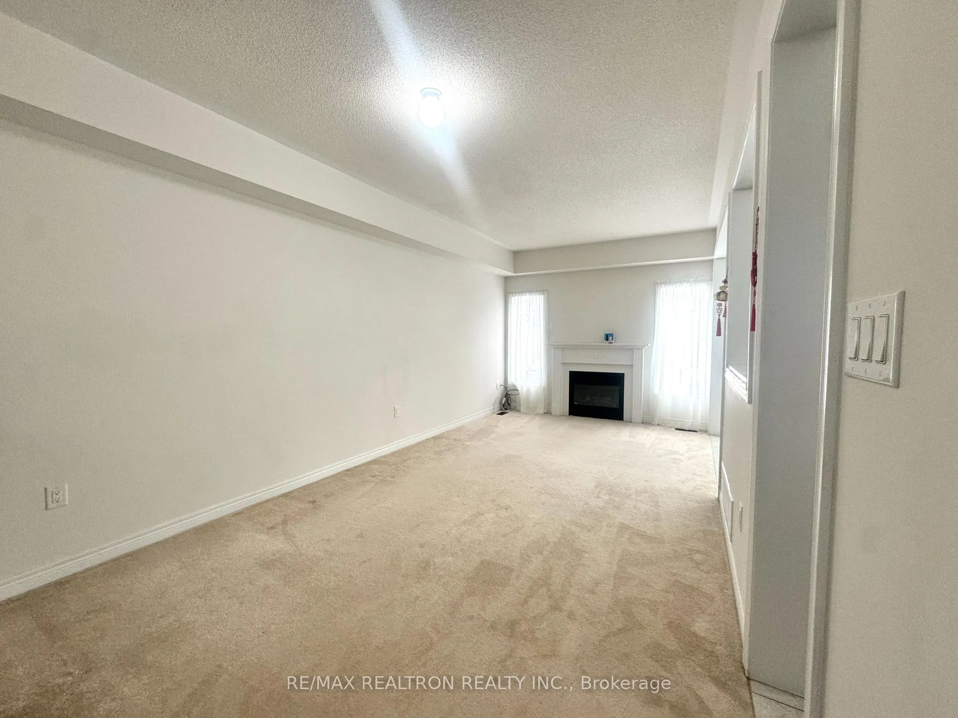 Photo 4 of 69 Fimco Crescent, Markham, Greensborough — HOMEH