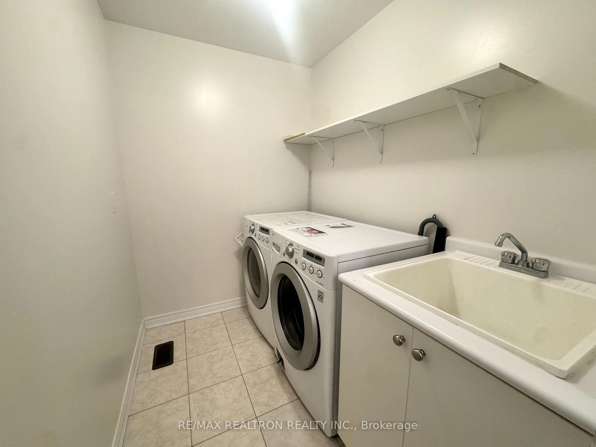 Photo 19 of 69 Fimco Crescent, Markham, Greensborough — HOMEH