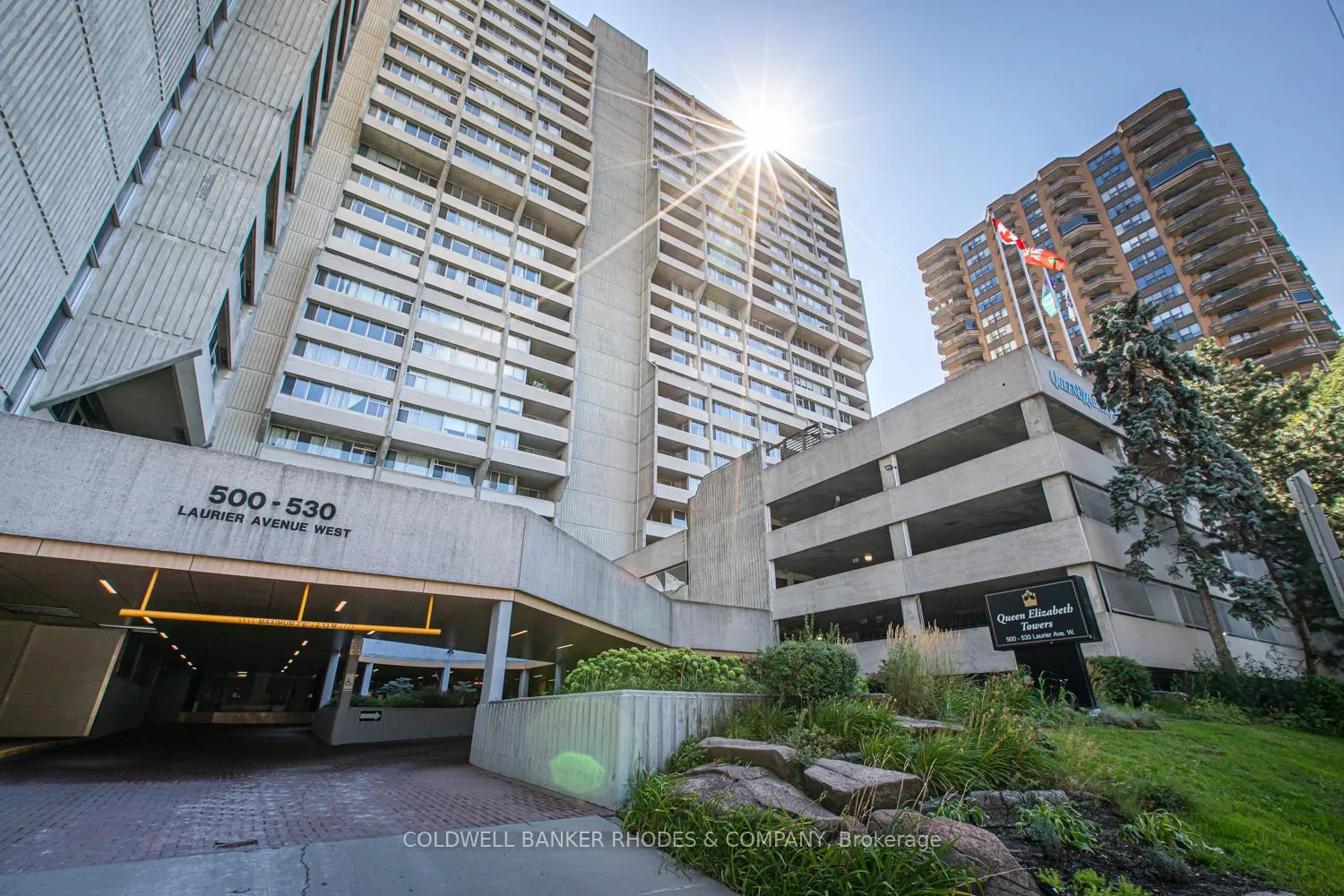 Front of Unit 1906, 530 Laurier Avenue W