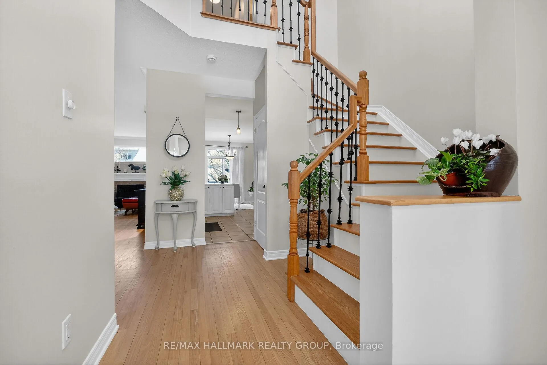 Photo 5 of 1952 Schroeder Crescent, Ottawa, Springridge/East Village — HOMEH
