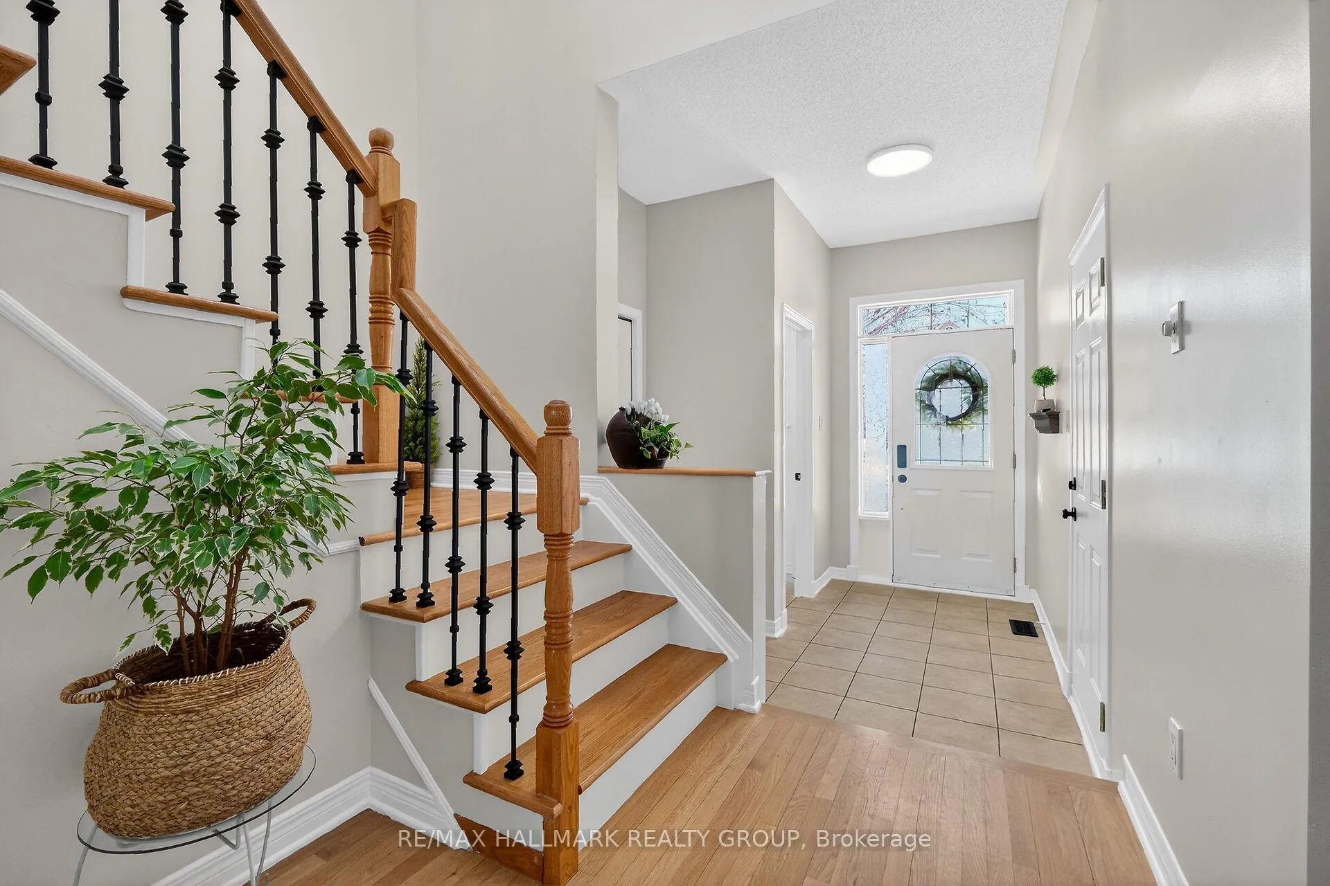 Photo 6 of 1952 Schroeder Crescent, Ottawa, Springridge/East Village — HOMEH