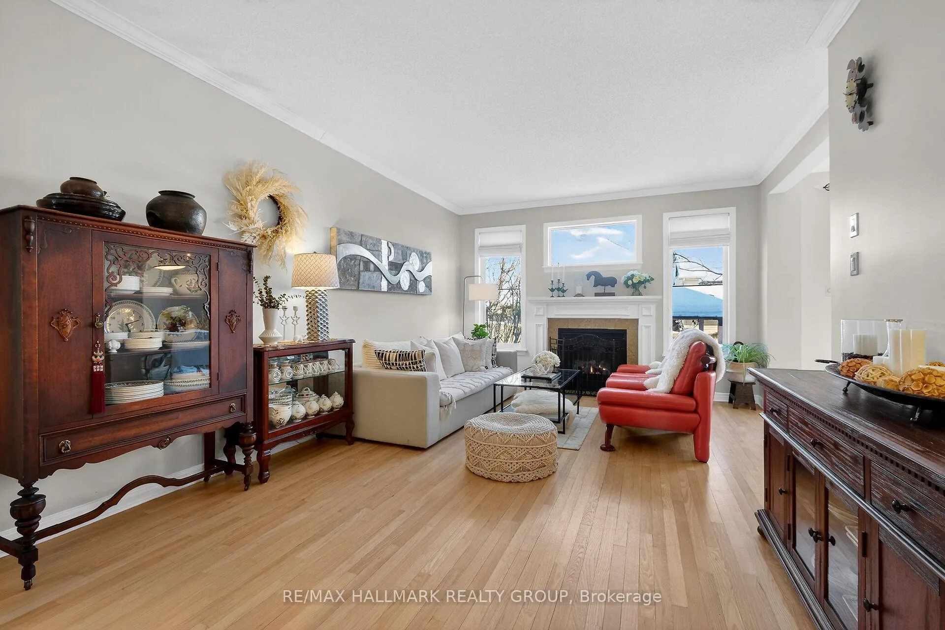 Photo 9 of 1952 Schroeder Crescent, Ottawa, Springridge/East Village — HOMEH