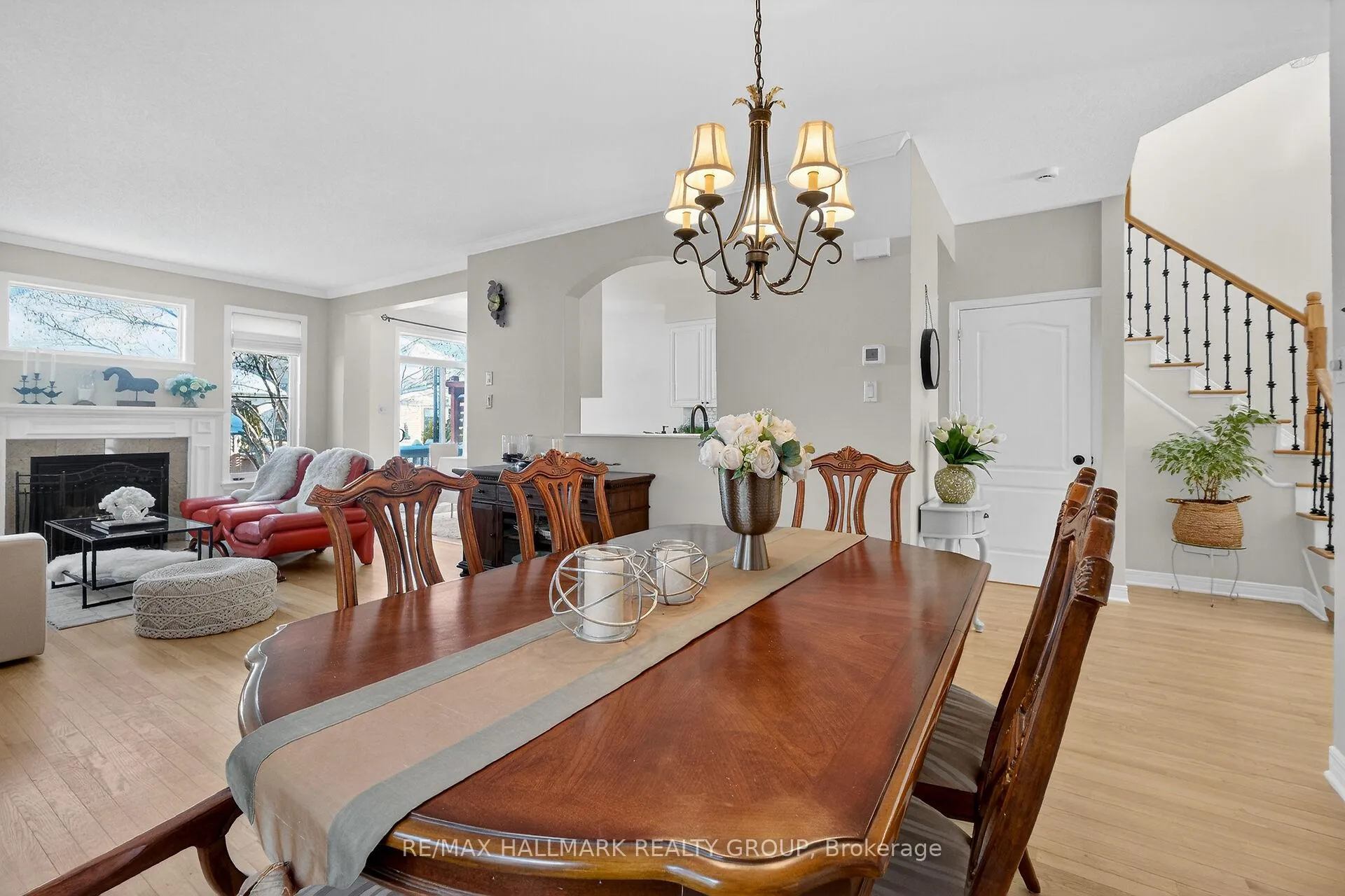 Photo 12 of 1952 Schroeder Crescent, Ottawa, Springridge/East Village — HOMEH