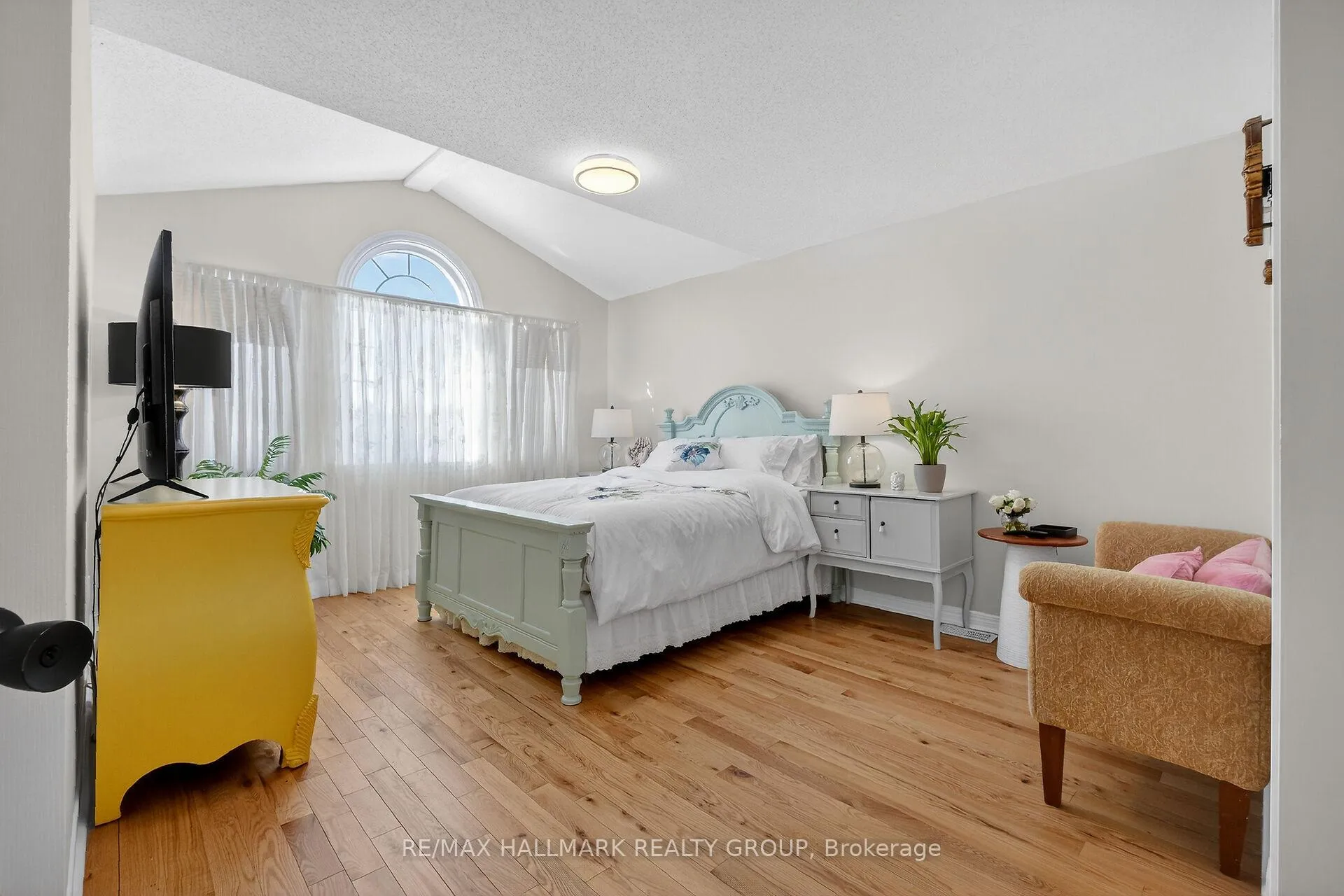 Photo 31 of 1952 Schroeder Crescent, Ottawa, Springridge/East Village — HOMEH