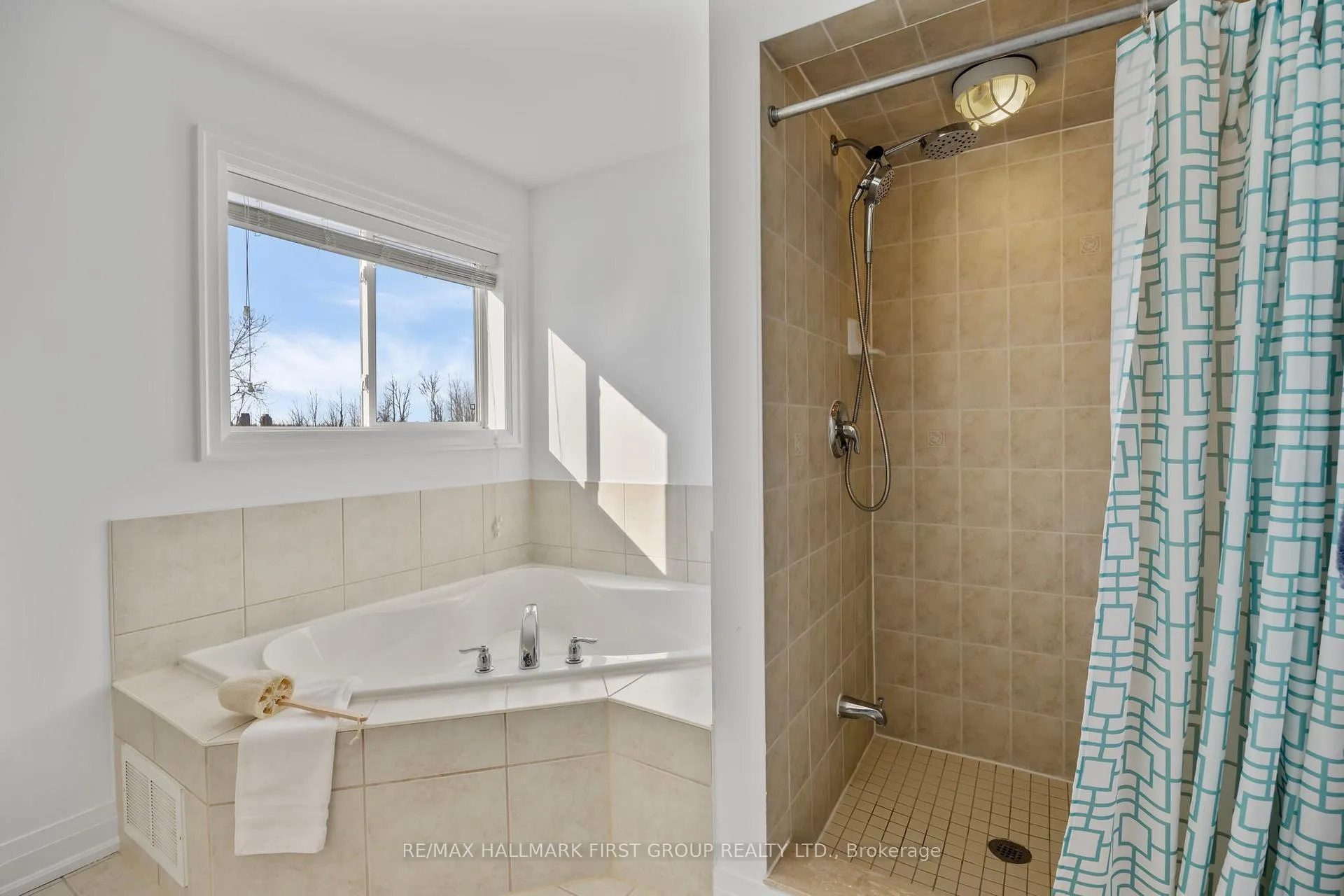 Photo 25 of 796 Audley Road S, Ajax, South East — HOMEH